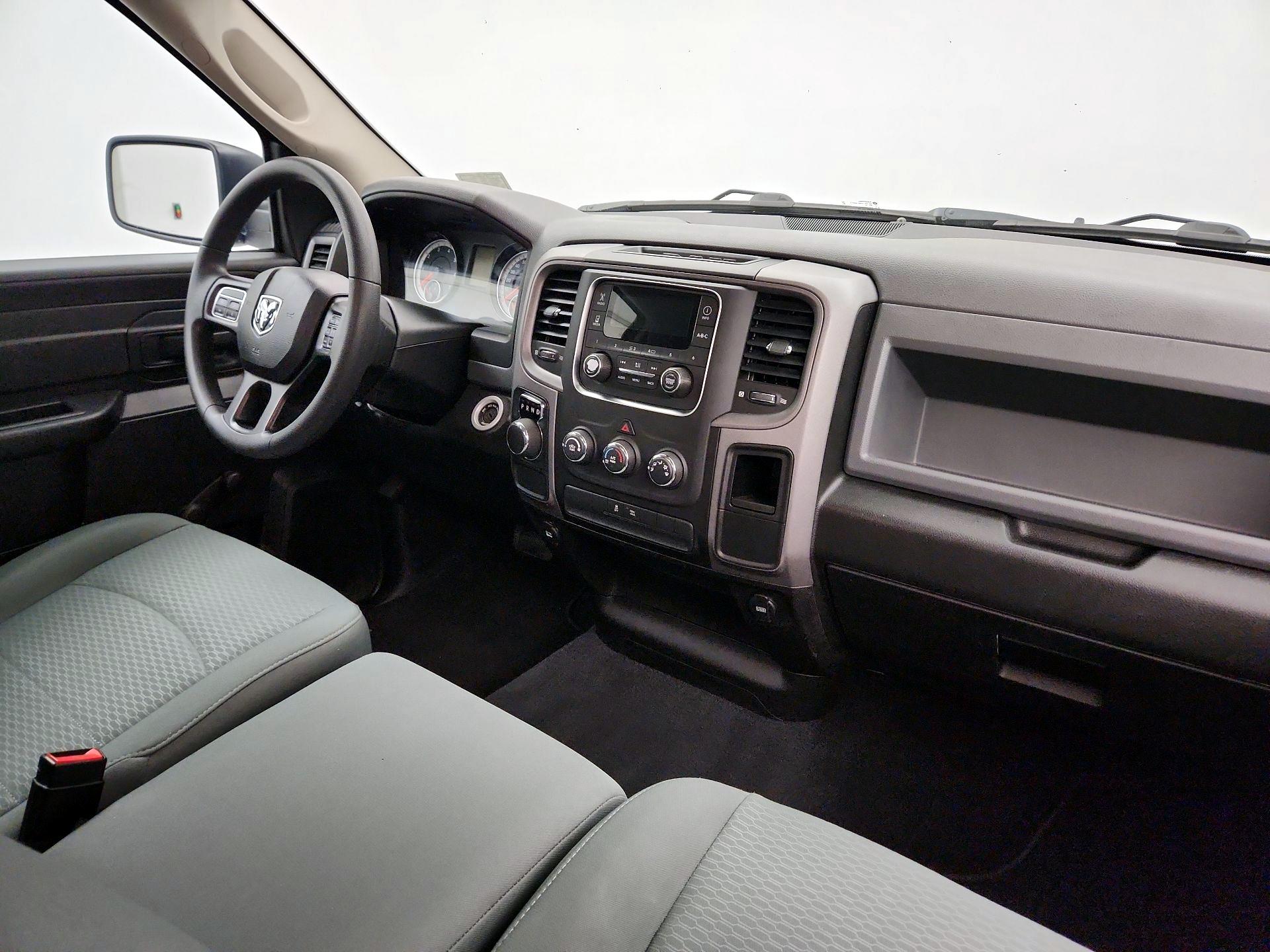 Thumbnail: 2020 RAM 1500 Classic - 9