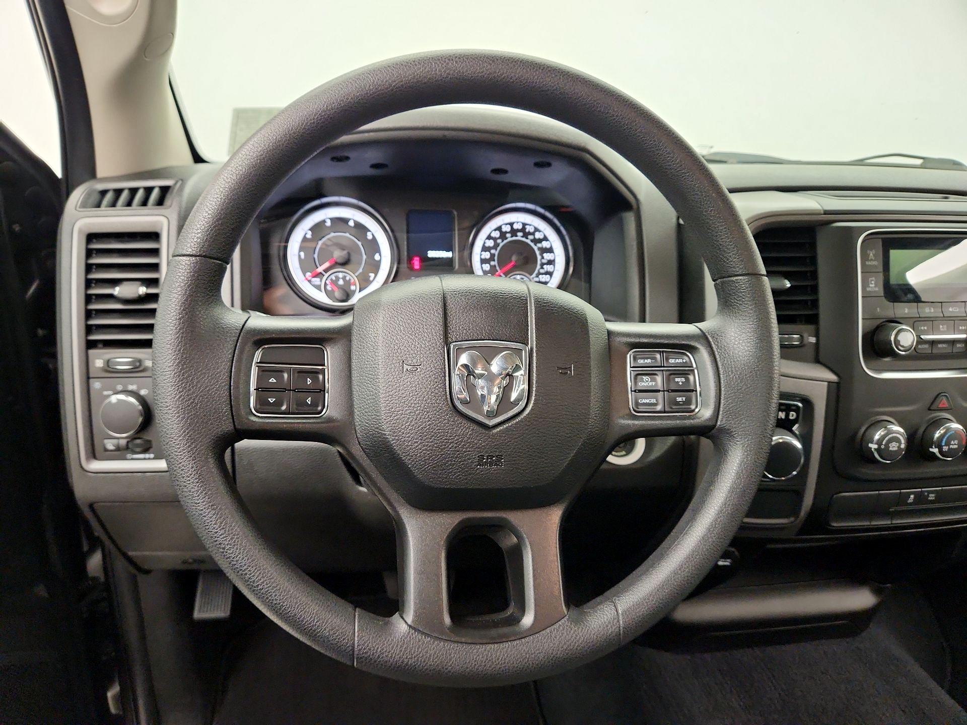 Thumbnail: 2020 RAM 1500 Classic - 10