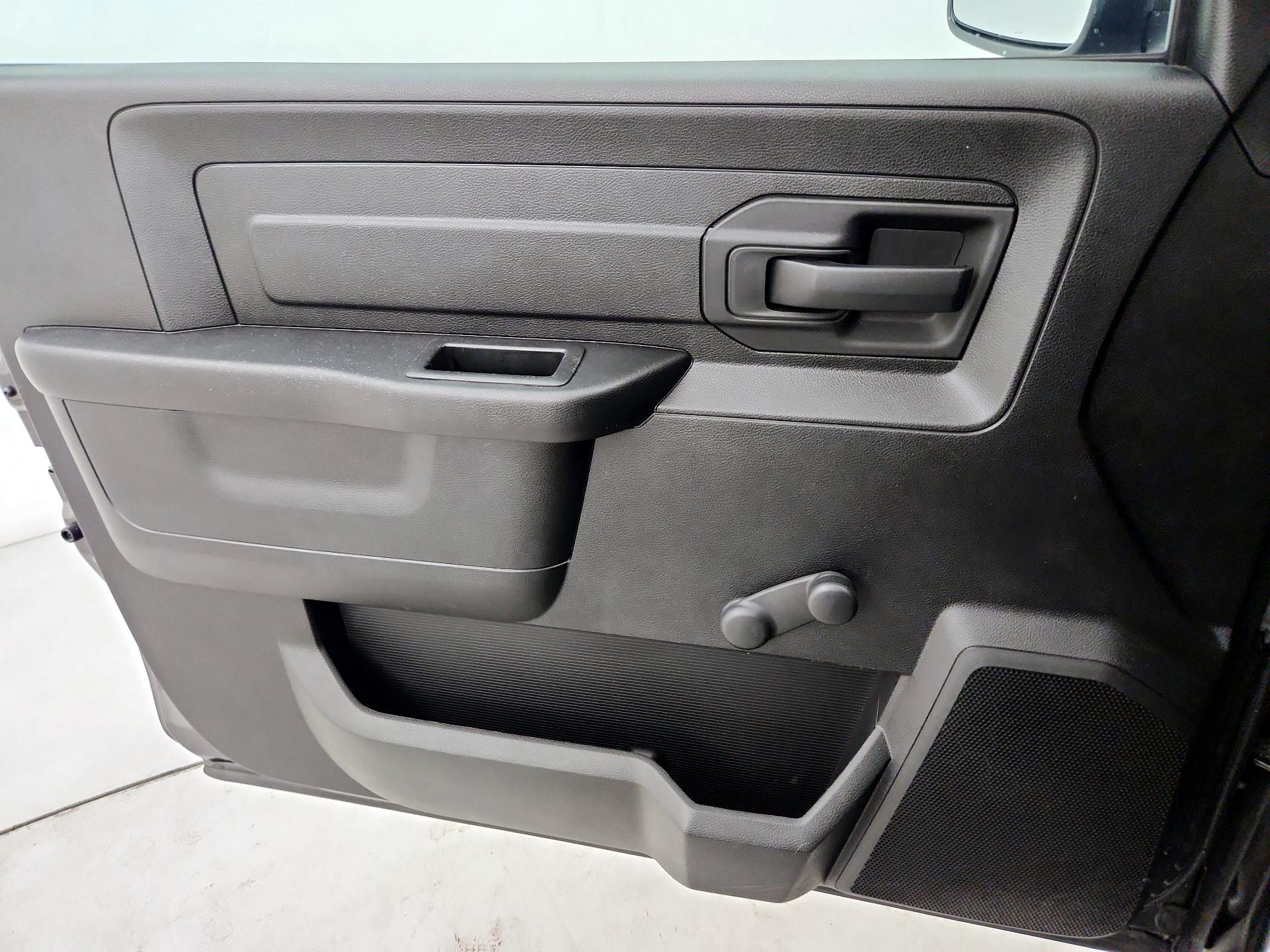 Thumbnail: 2020 RAM 1500 Classic - 12
