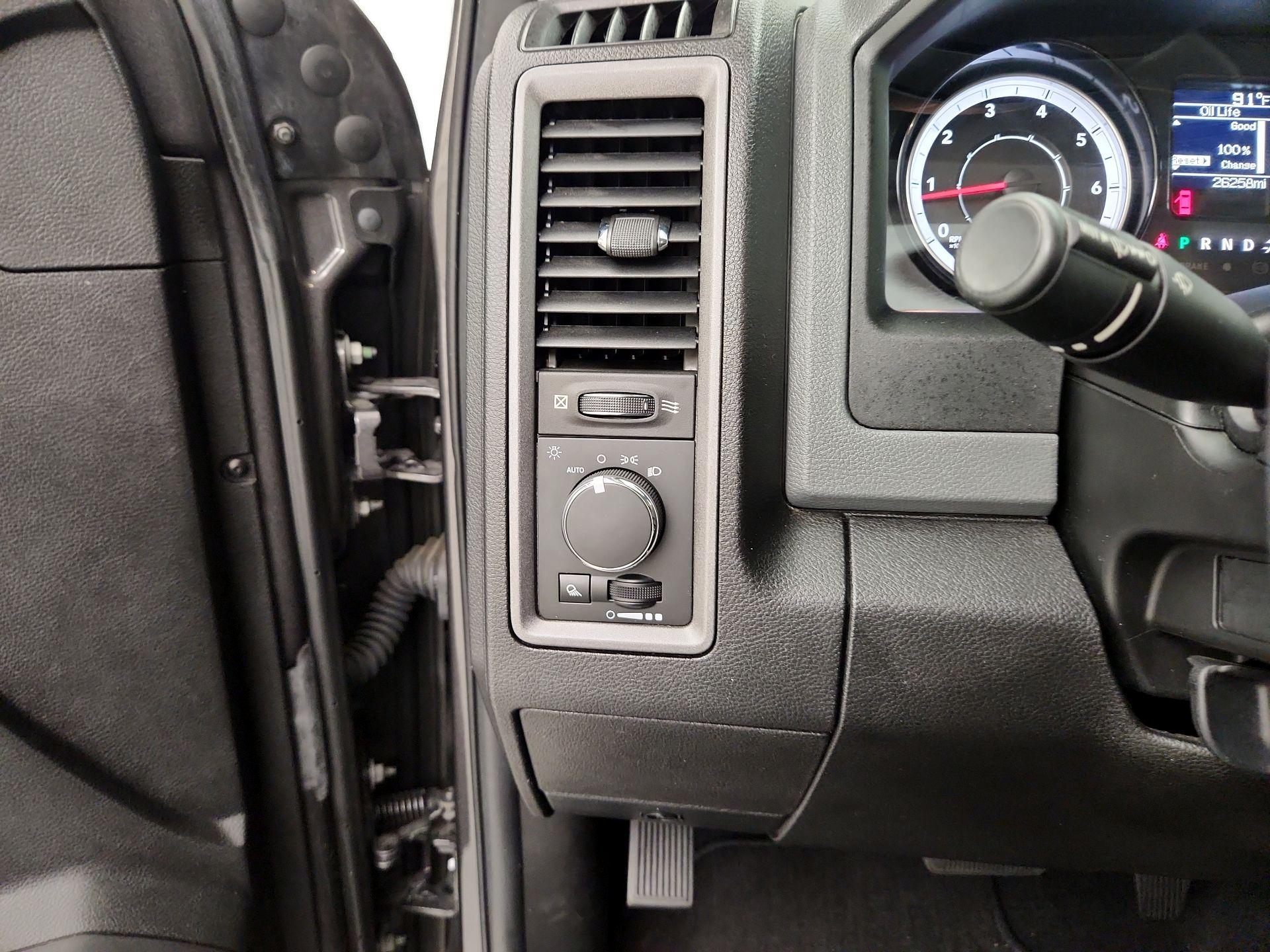 Thumbnail: 2020 RAM 1500 Classic - 13