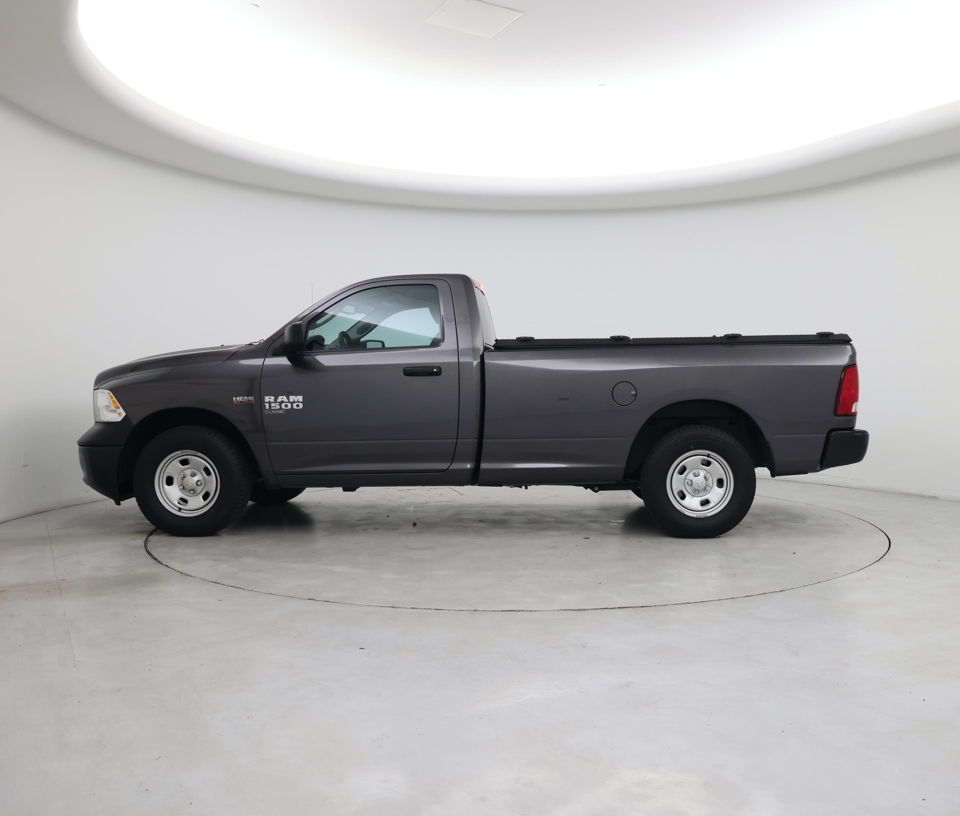 Thumbnail: 2020 RAM 1500 Classic - 3