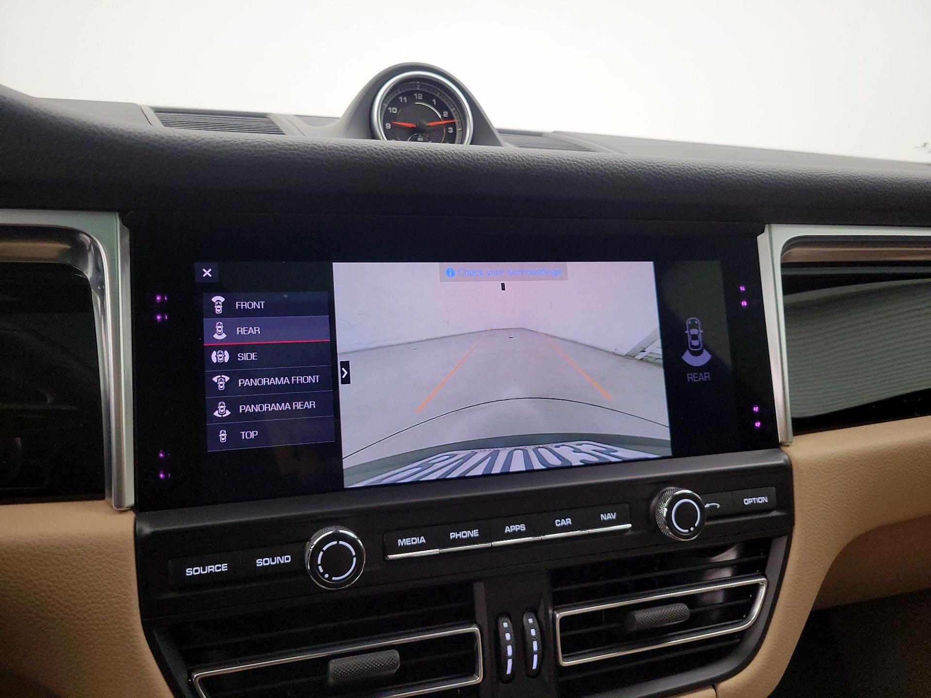 Thumbnail: 2021 Porsche Macan - 15