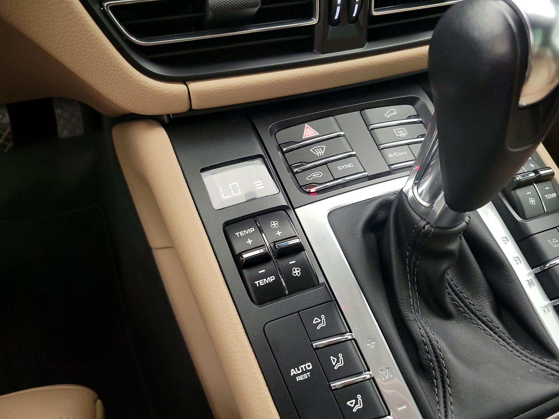 Thumbnail: 2021 Porsche Macan - 17