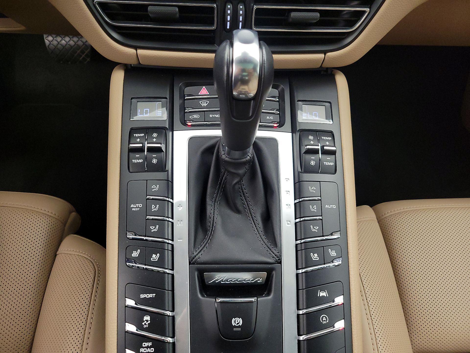 Thumbnail: 2021 Porsche Macan - 18