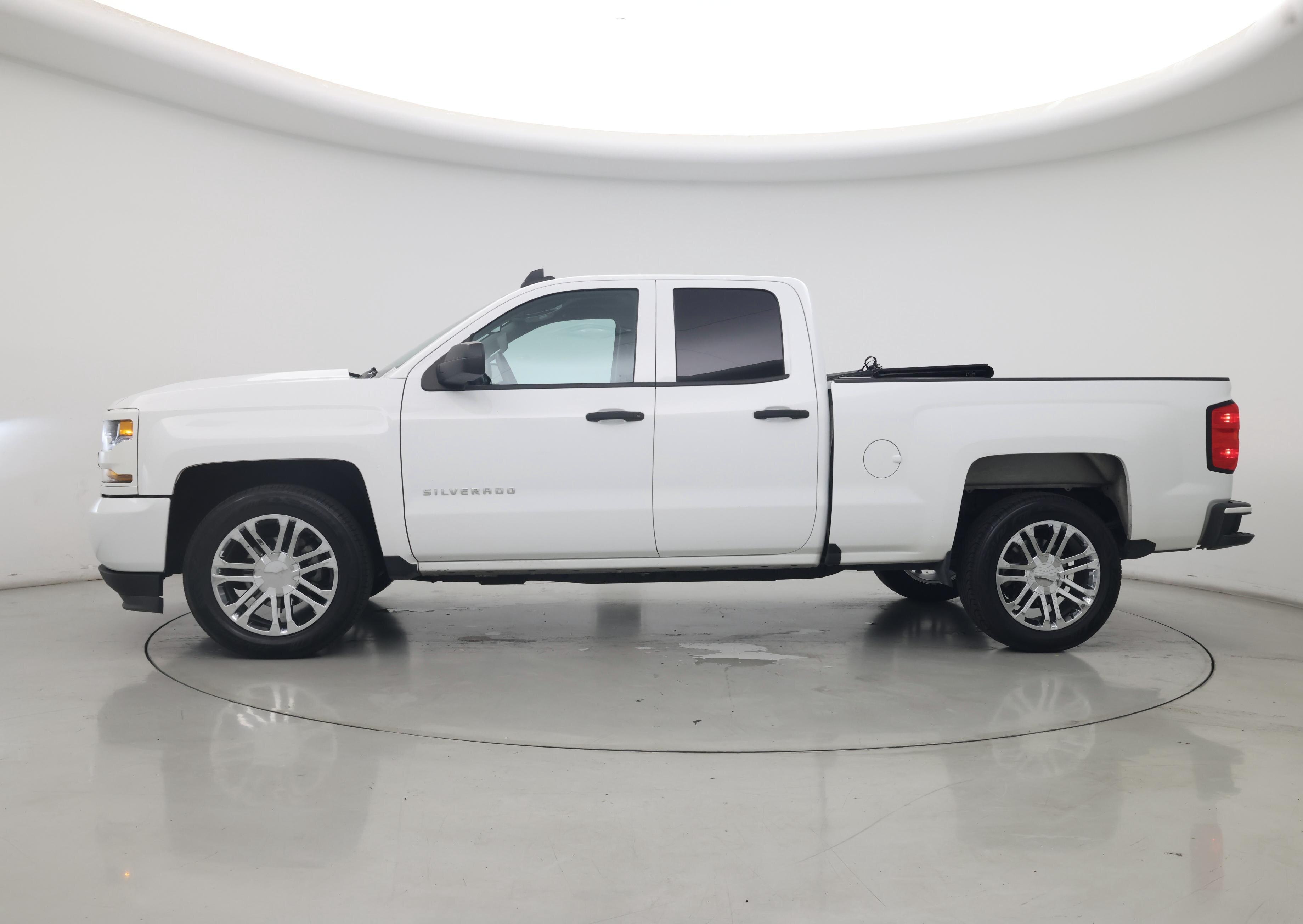 Thumbnail: 2018 Chevrolet Silverado 1500 - 3