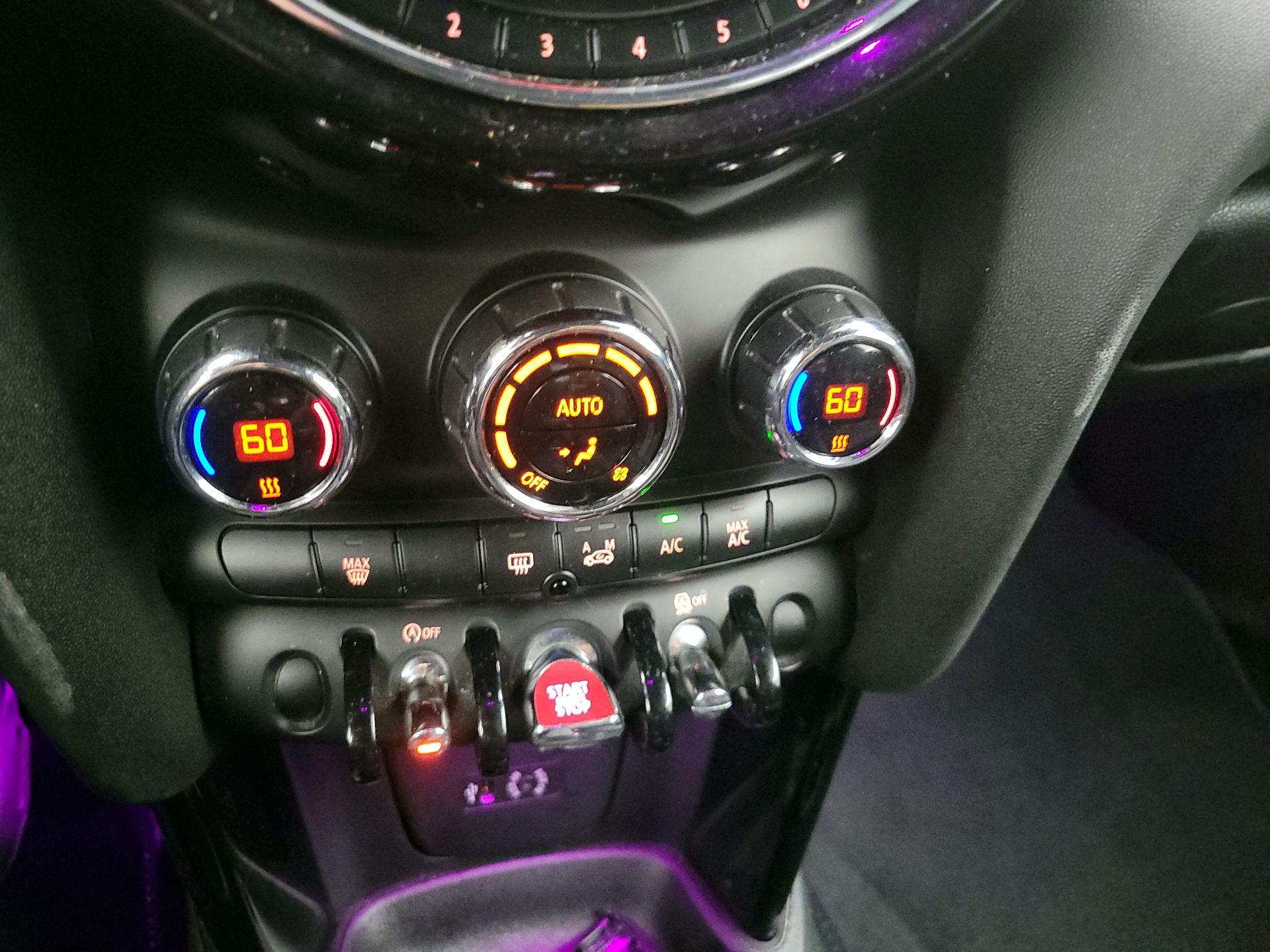 Thumbnail: 2015 MINI Cooper Hardtop - 15