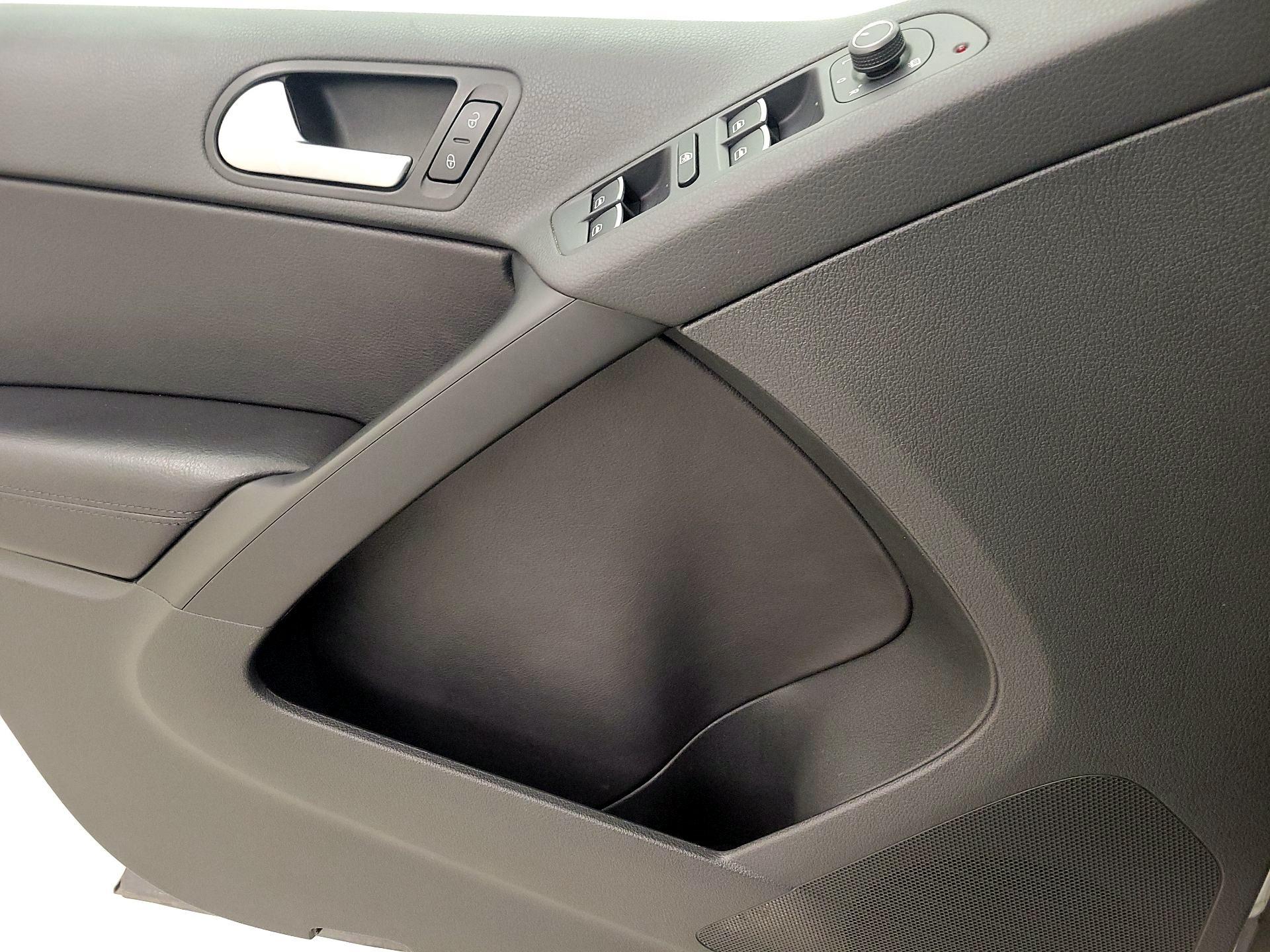 Thumbnail: 2017 Volkswagen Tiguan - 12