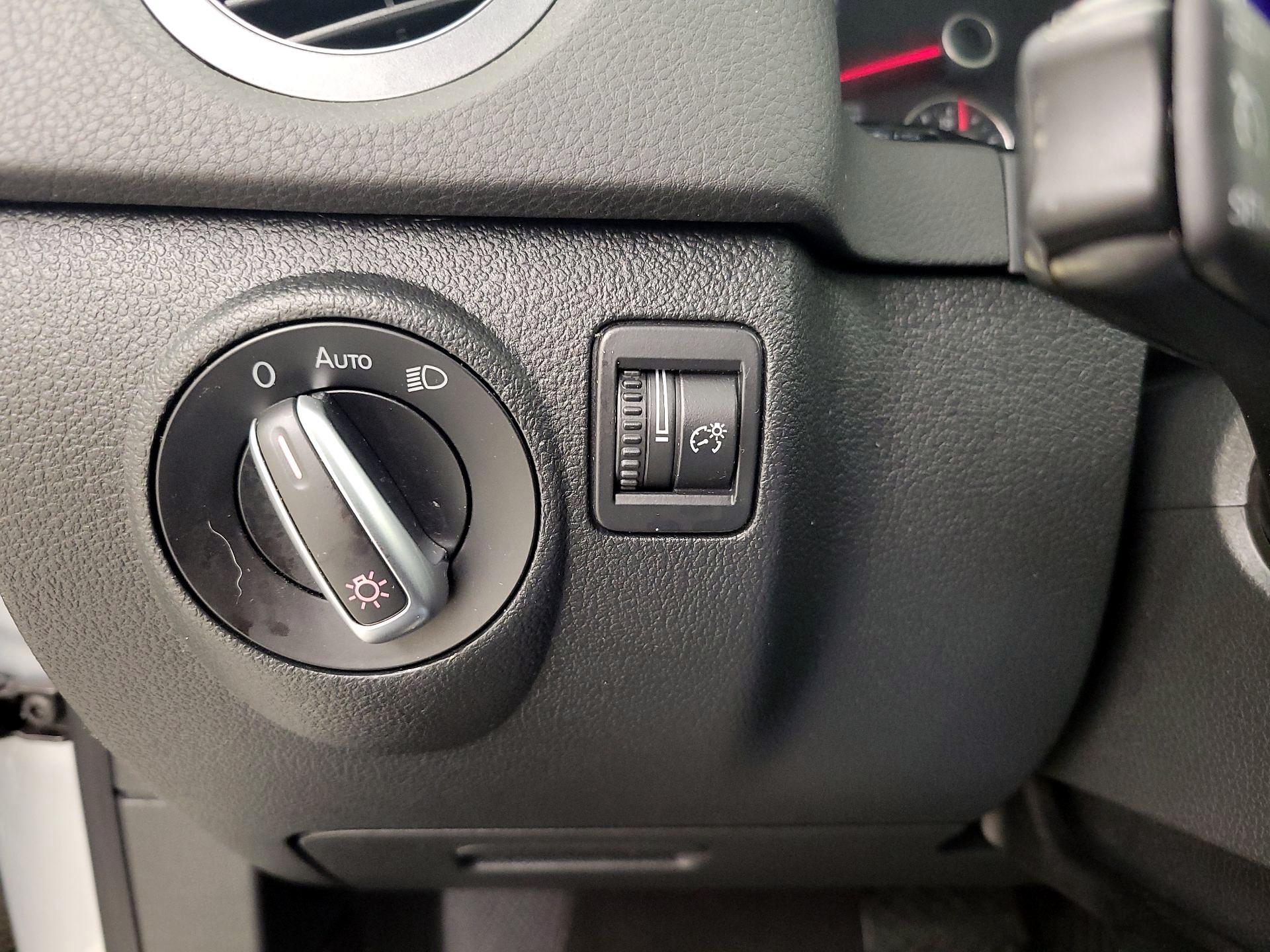 Thumbnail: 2017 Volkswagen Tiguan - 13