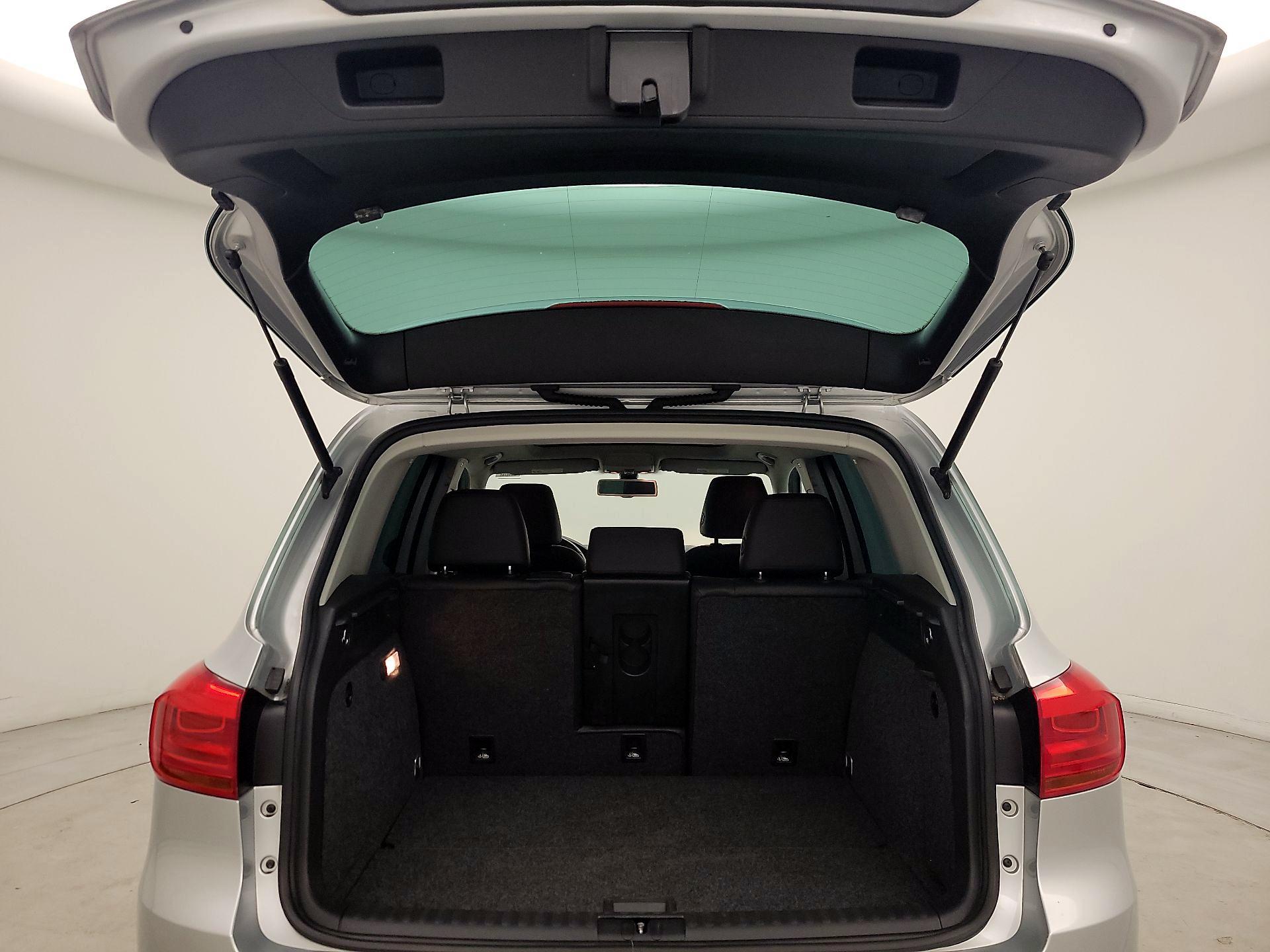 Thumbnail: 2017 Volkswagen Tiguan - 20