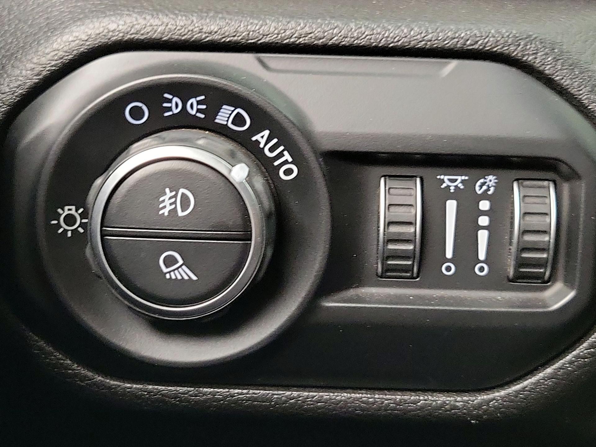 Thumbnail: 2020 Jeep Gladiator - 13