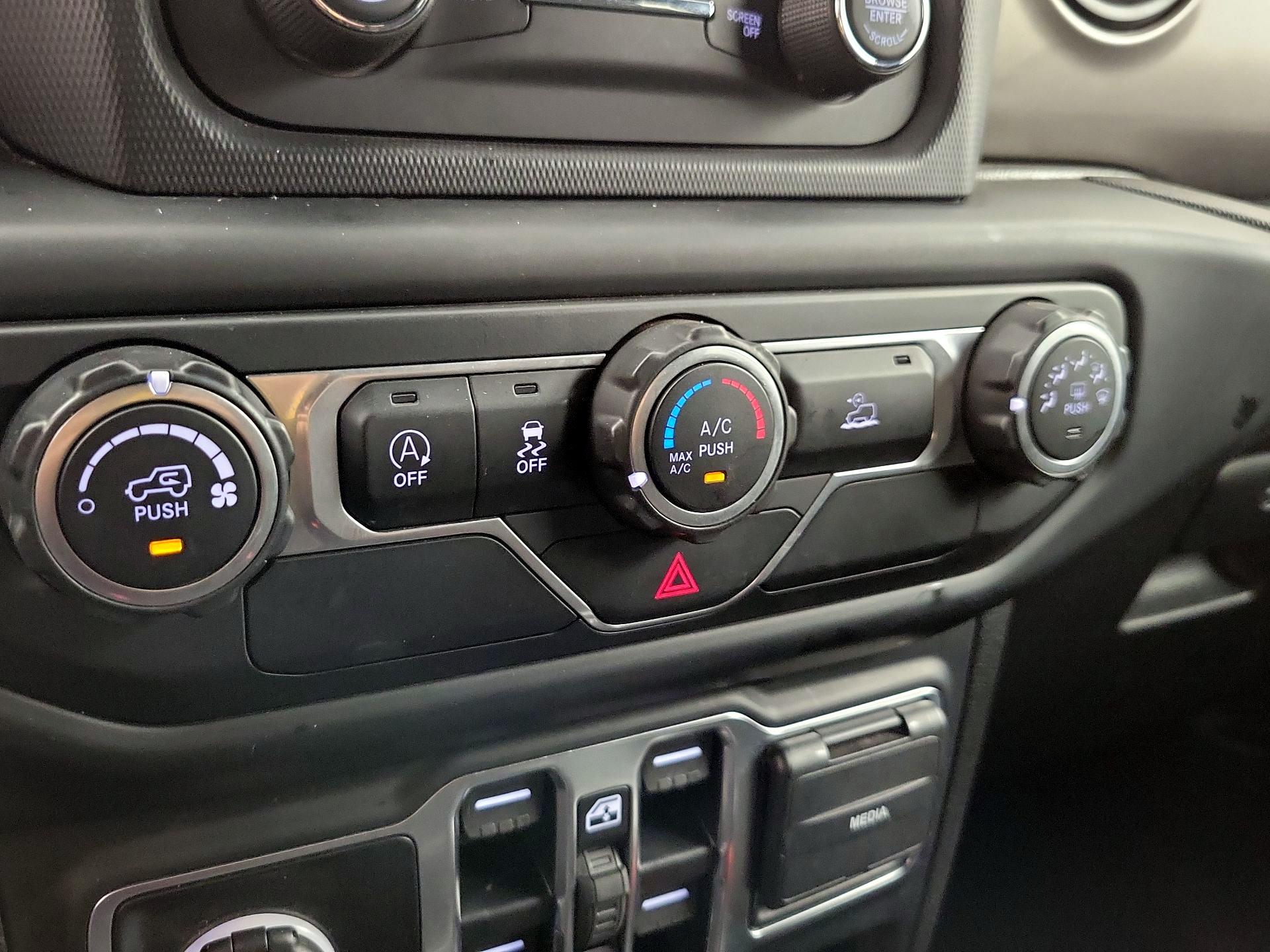 Thumbnail: 2020 Jeep Gladiator - 16