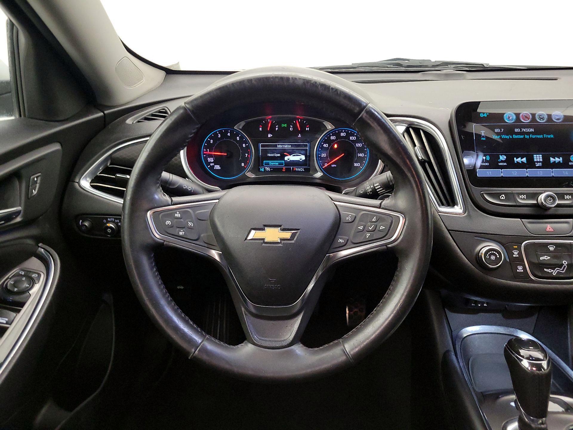 Thumbnail: 2017 Chevrolet Malibu - 10