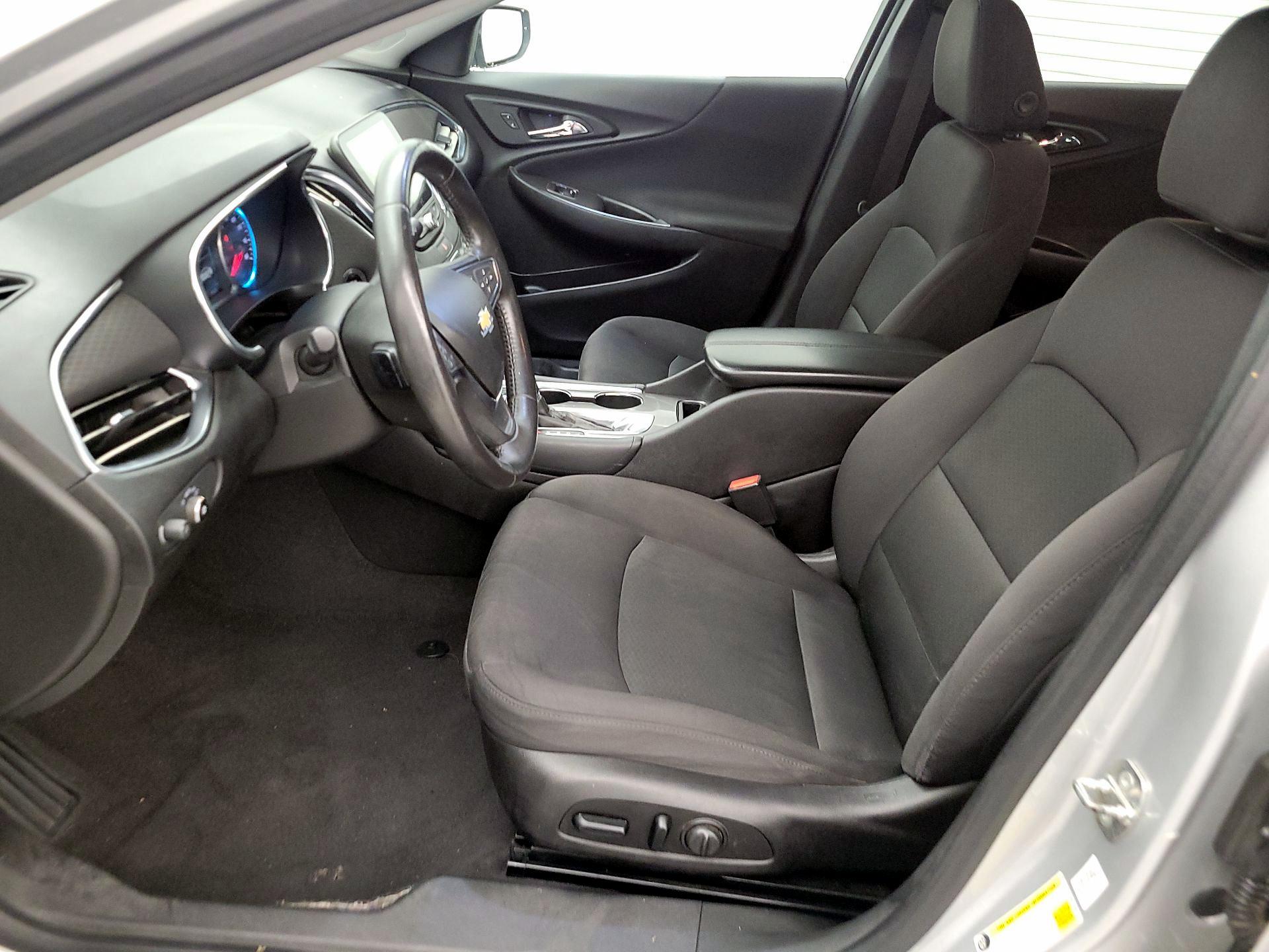 Thumbnail: 2017 Chevrolet Malibu - 11