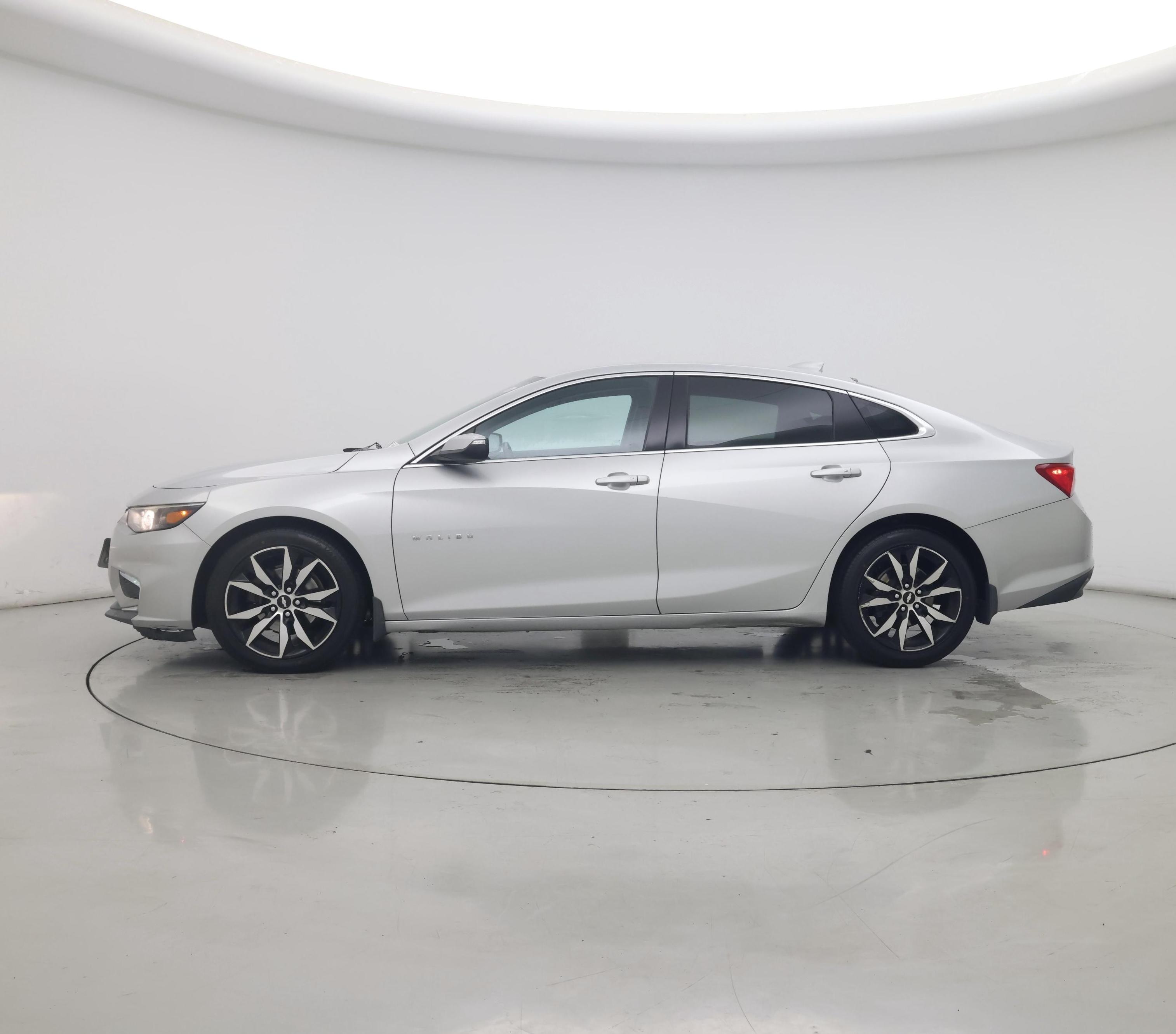 Thumbnail: 2017 Chevrolet Malibu - 3