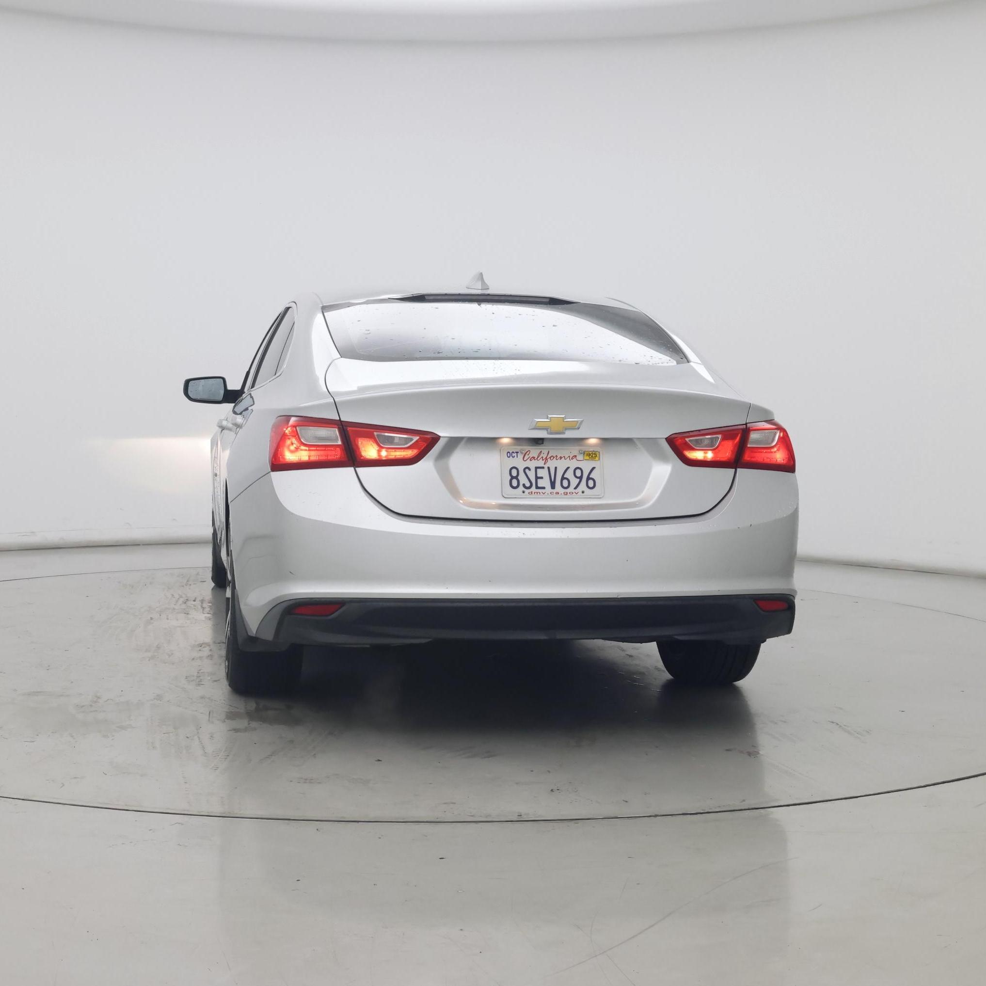 Thumbnail: 2017 Chevrolet Malibu - 6