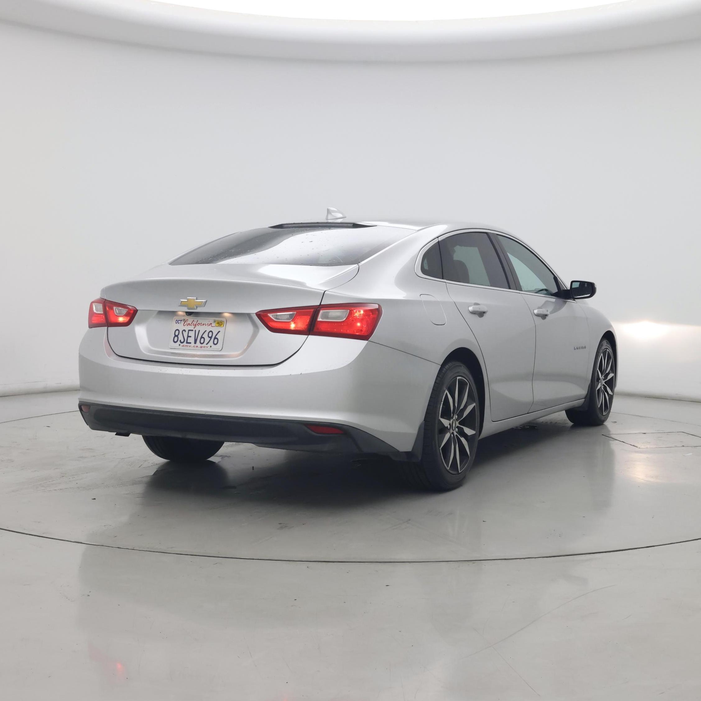 Thumbnail: 2017 Chevrolet Malibu - 8