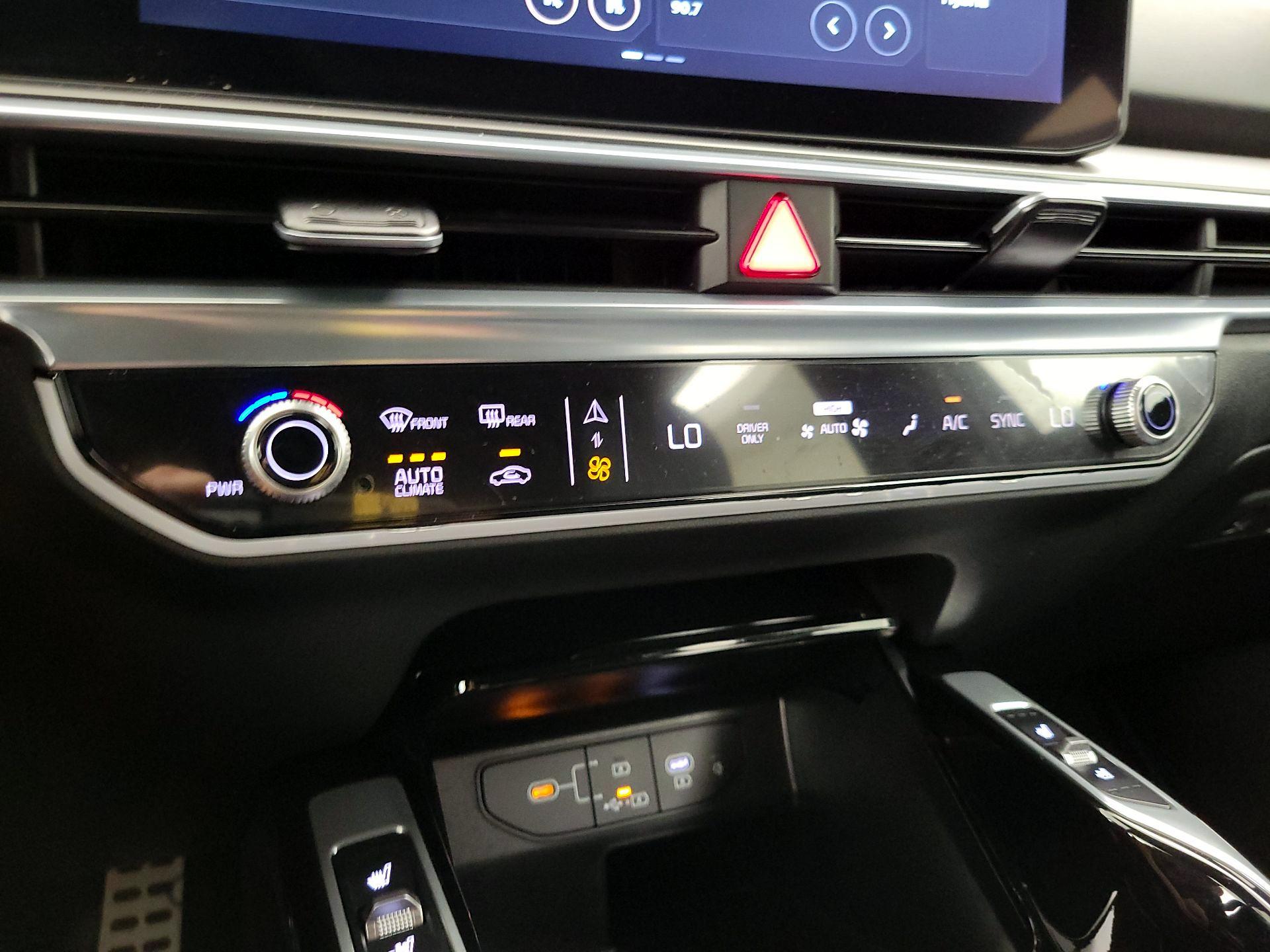 Thumbnail: 2025 Kia Sorento - 17