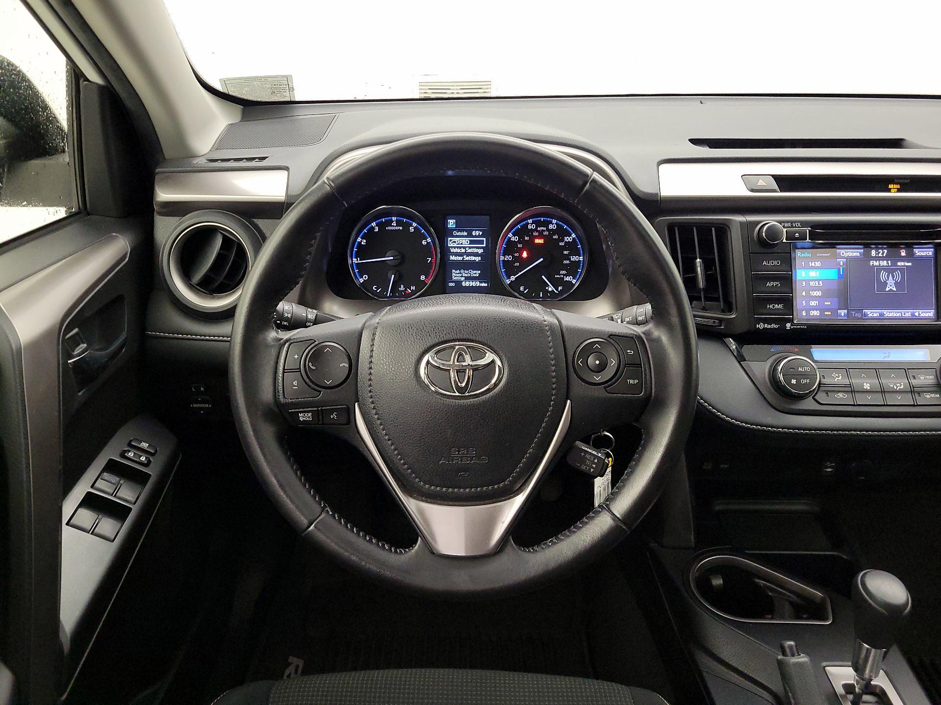 Thumbnail: 2016 Toyota RAV4 - 10
