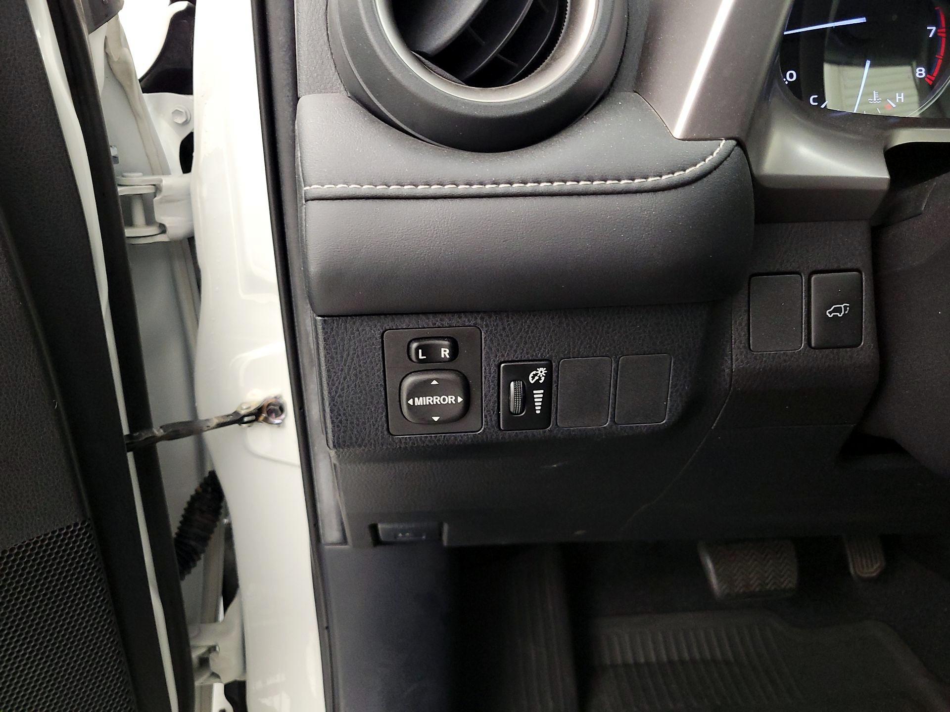Thumbnail: 2016 Toyota RAV4 - 13
