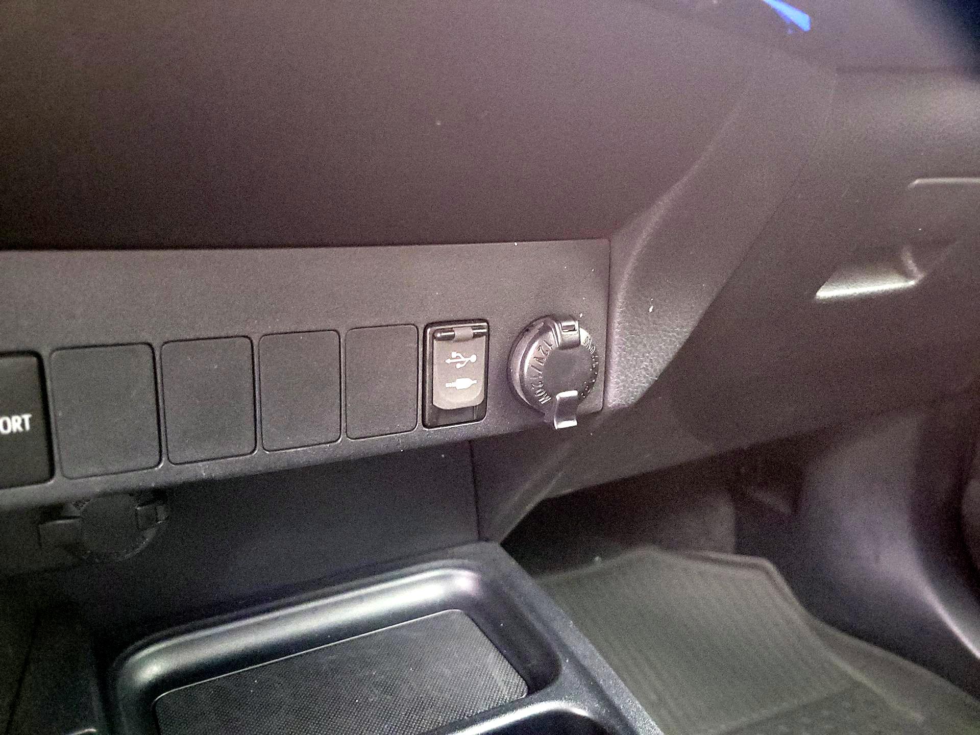 Thumbnail: 2016 Toyota RAV4 - 18