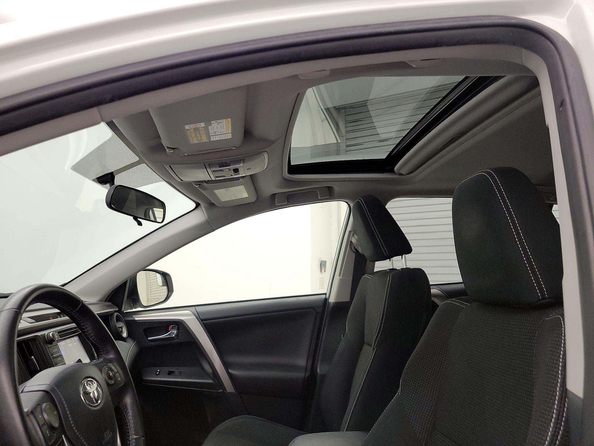 Thumbnail: 2016 Toyota RAV4 - 19