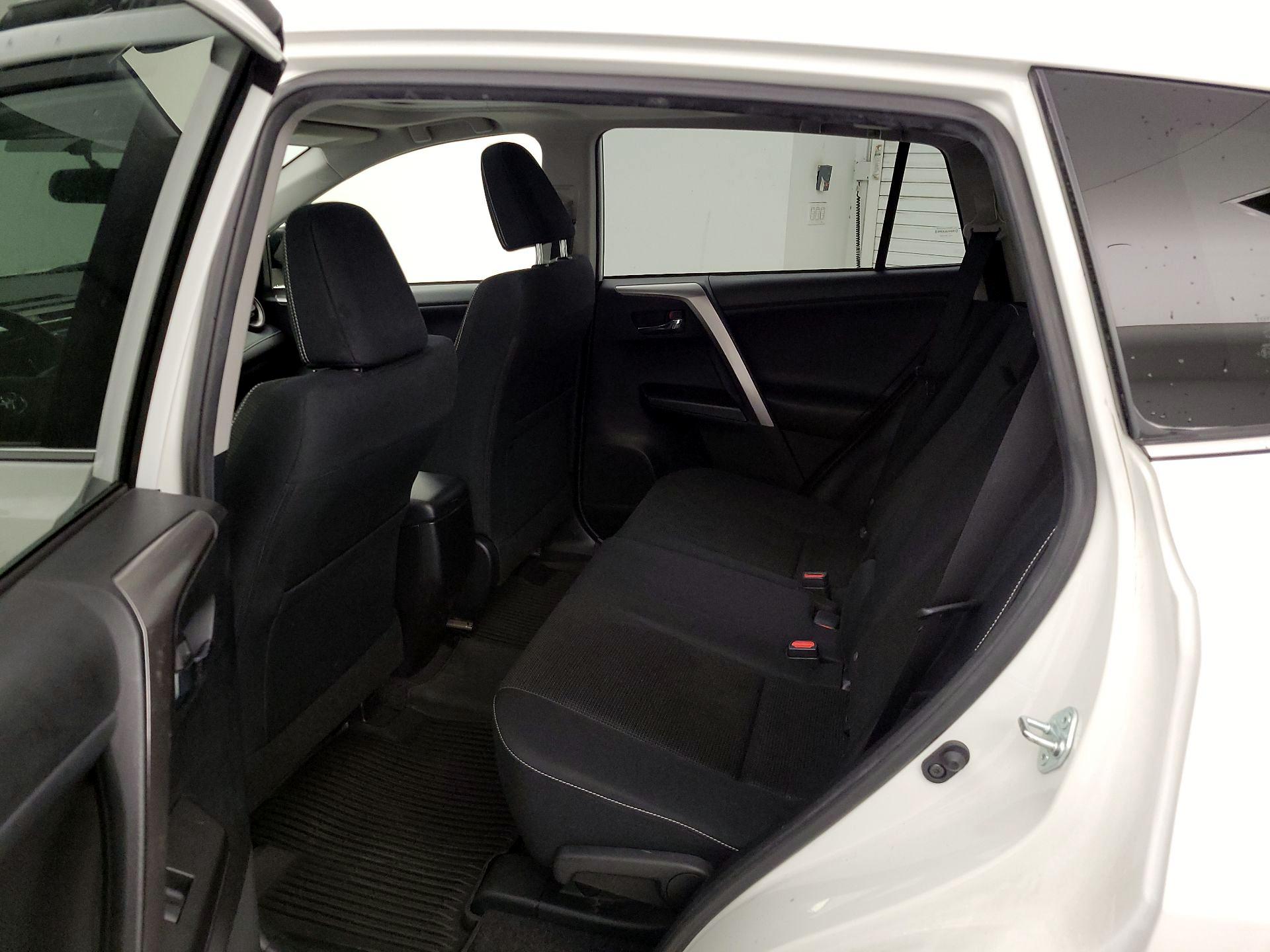 Thumbnail: 2016 Toyota RAV4 - 20
