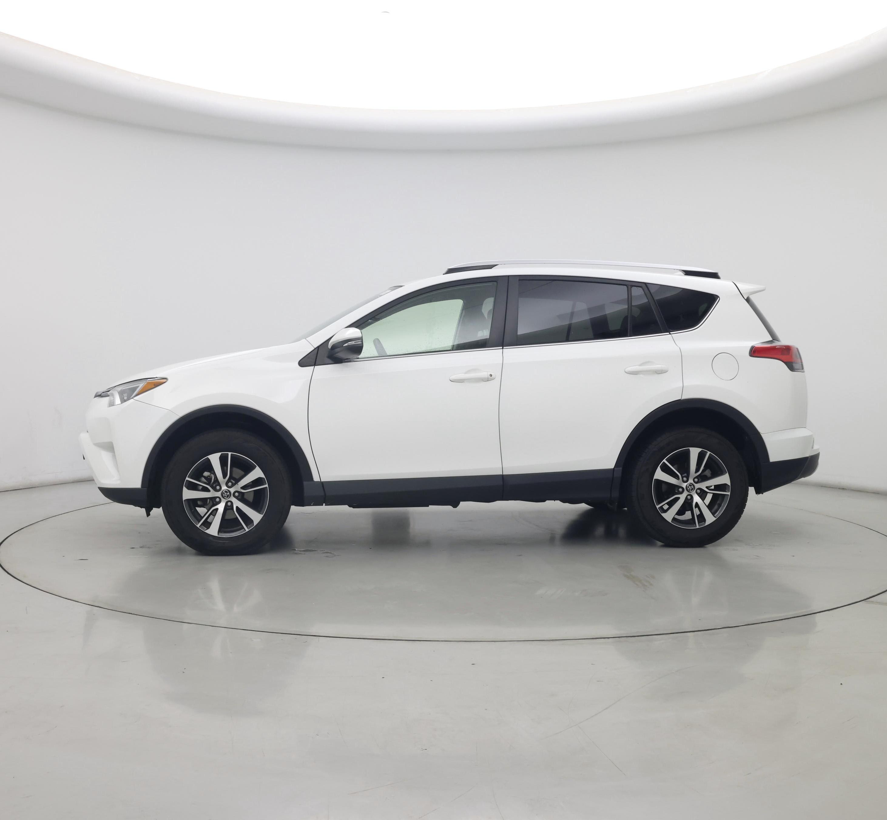 Thumbnail: 2016 Toyota RAV4 - 3