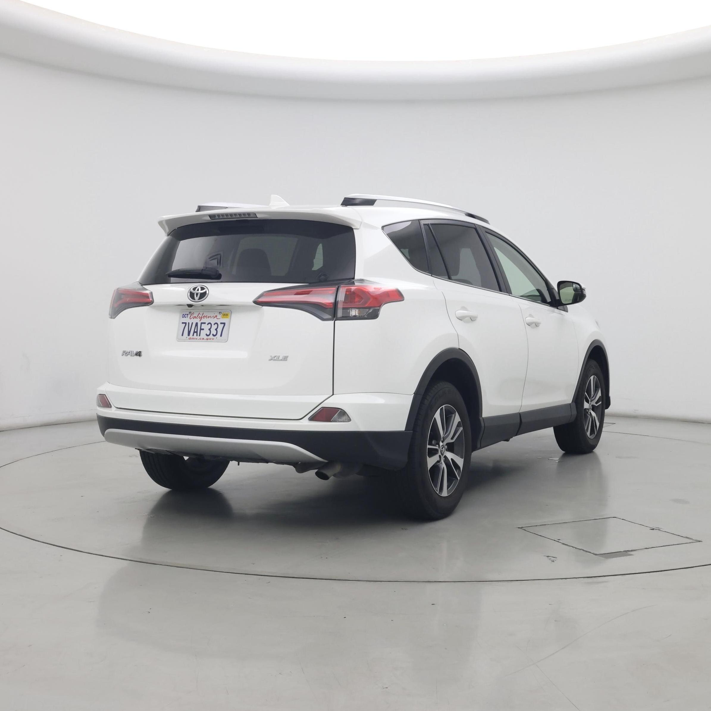 Thumbnail: 2016 Toyota RAV4 - 8