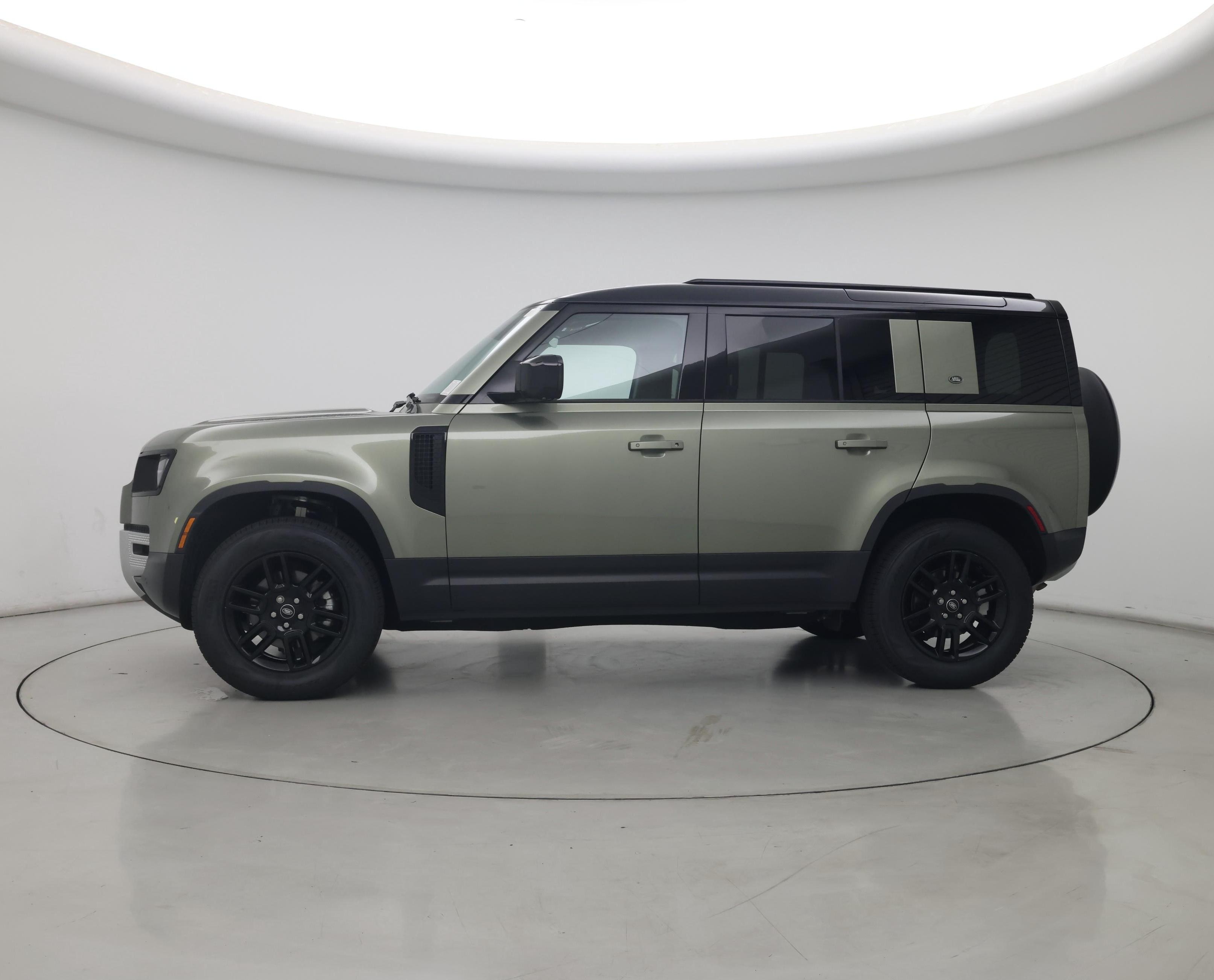 Thumbnail: 2023 Land Rover Defender - 3