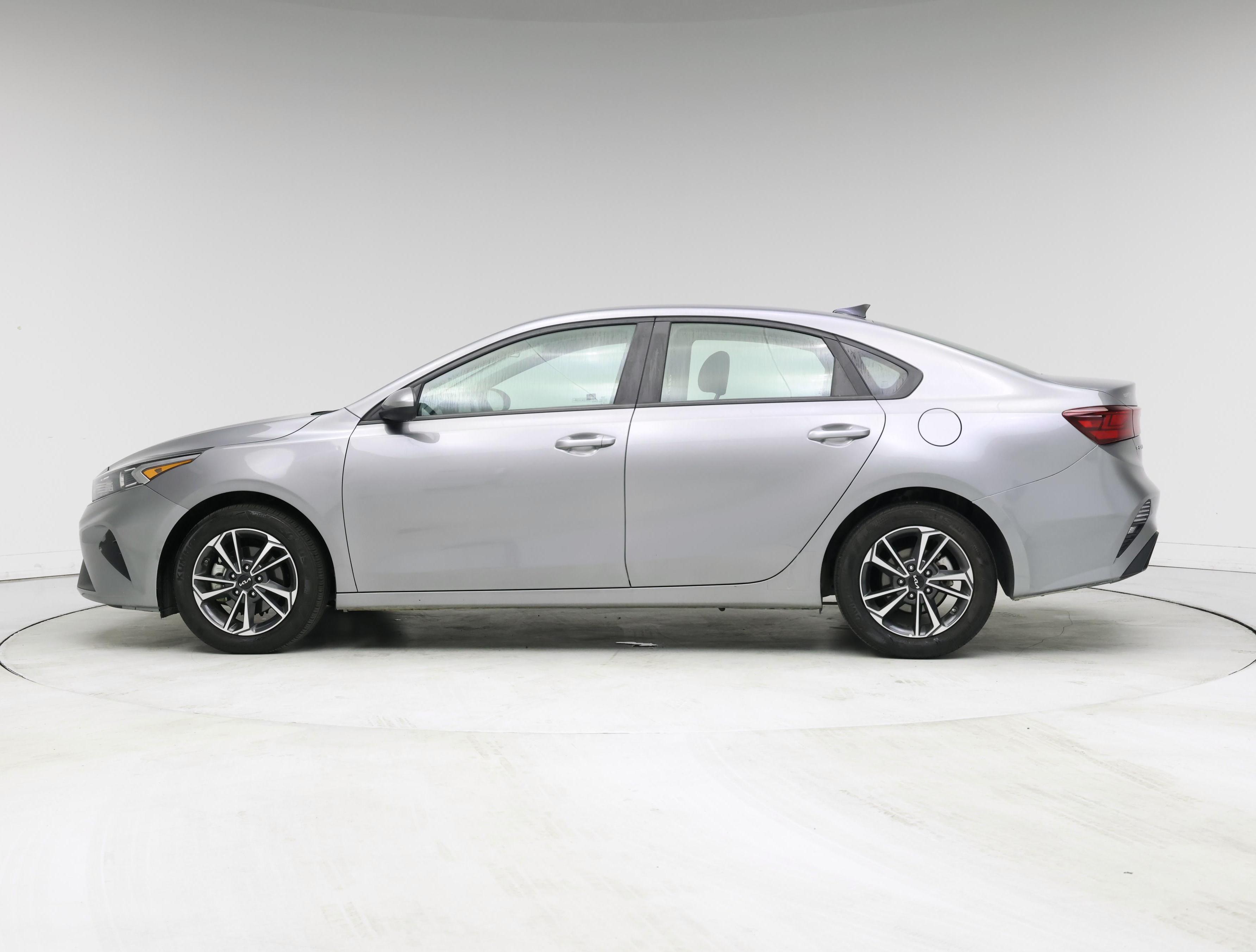 Thumbnail: 2024 Kia Forte - 3
