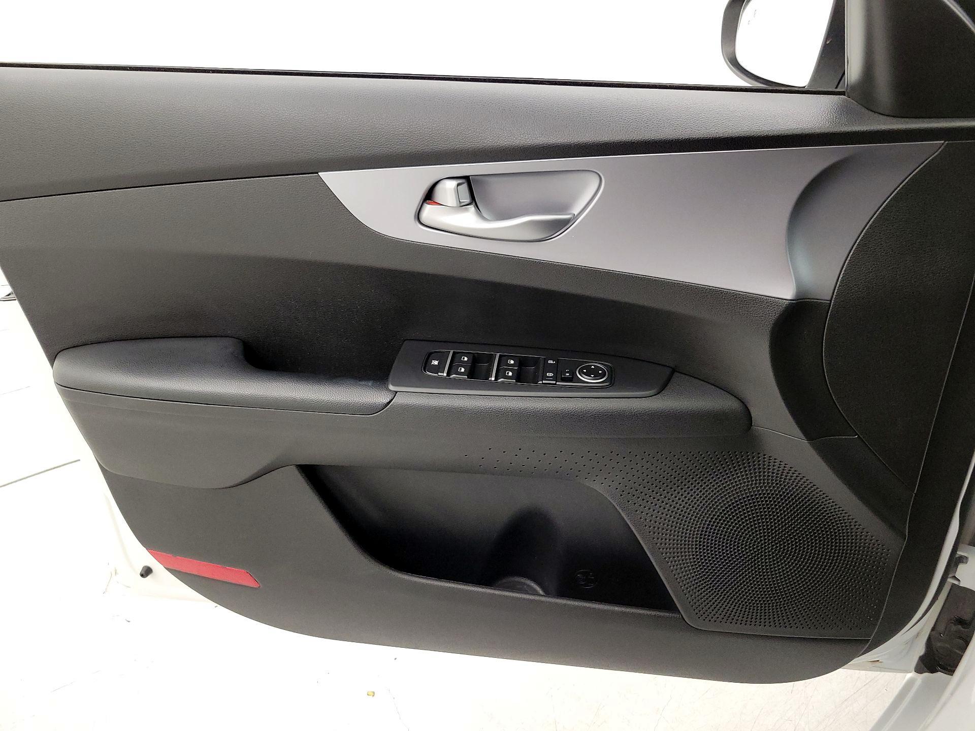 Thumbnail: 2023 Kia Forte - 12