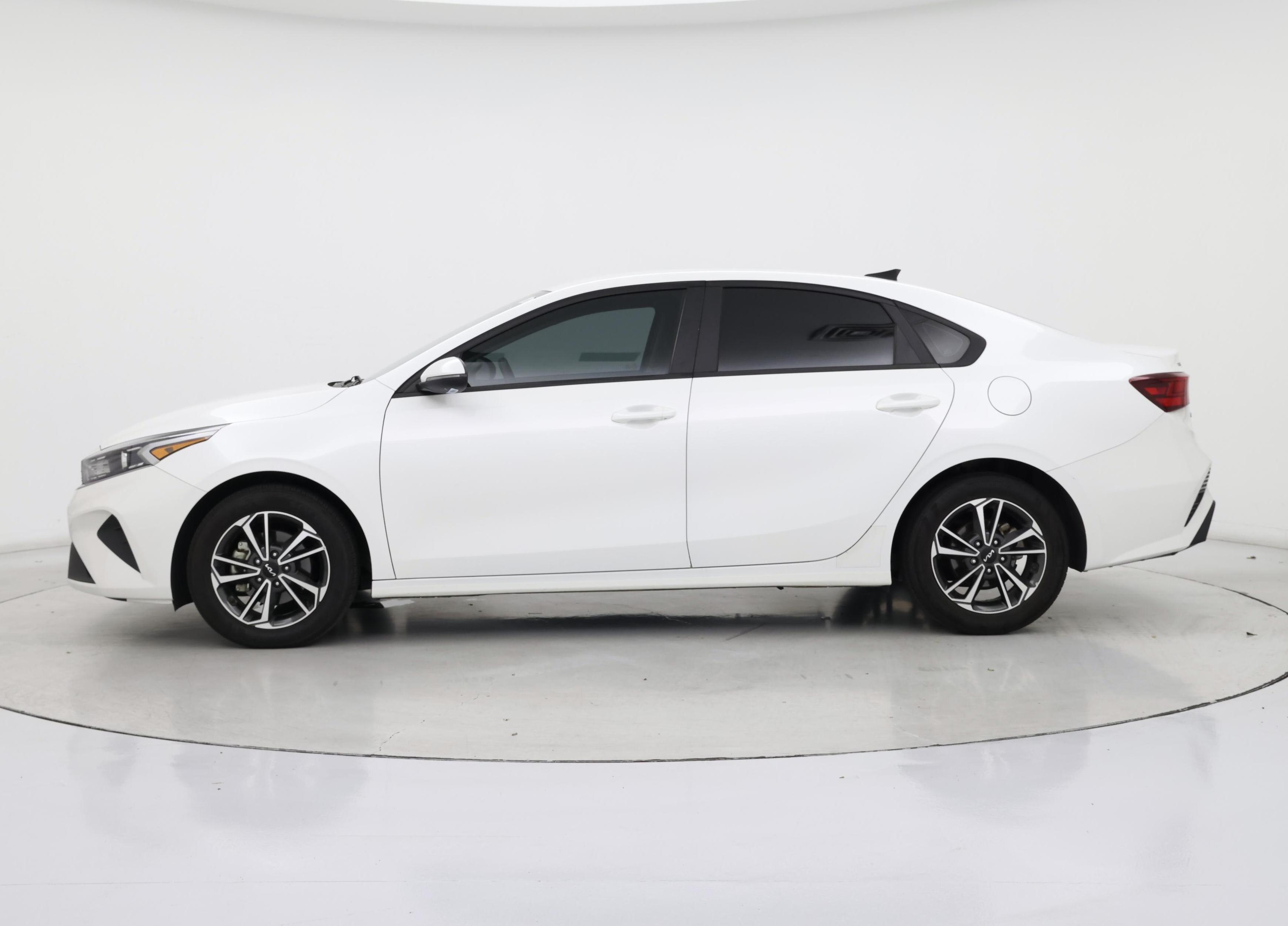 Thumbnail: 2023 Kia Forte - 3