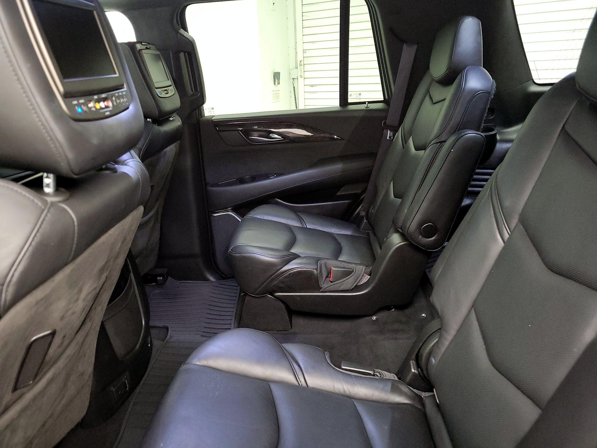 Thumbnail: 2016 Cadillac Escalade - 20