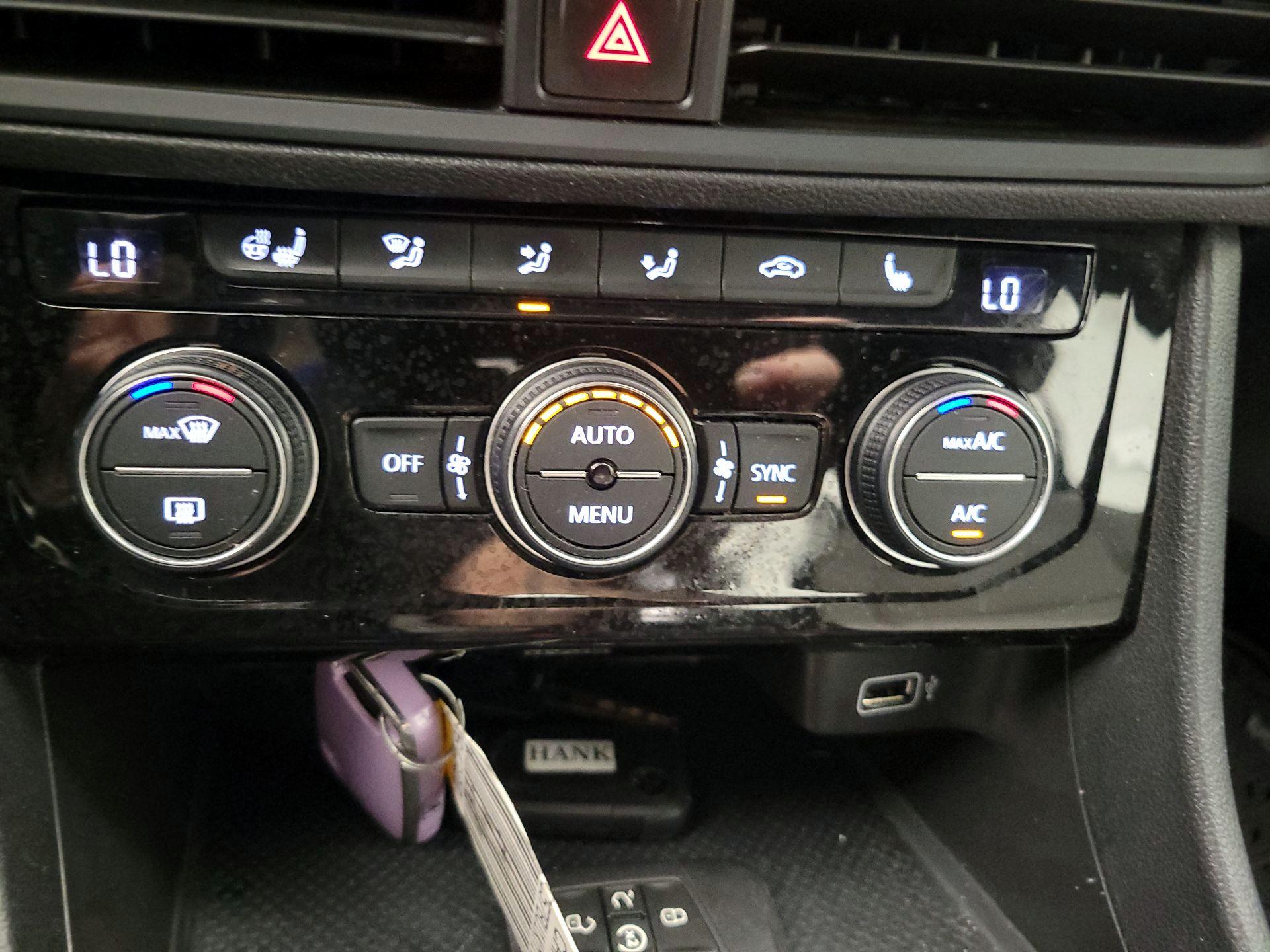 Thumbnail: 2019 Volkswagen Jetta - 16