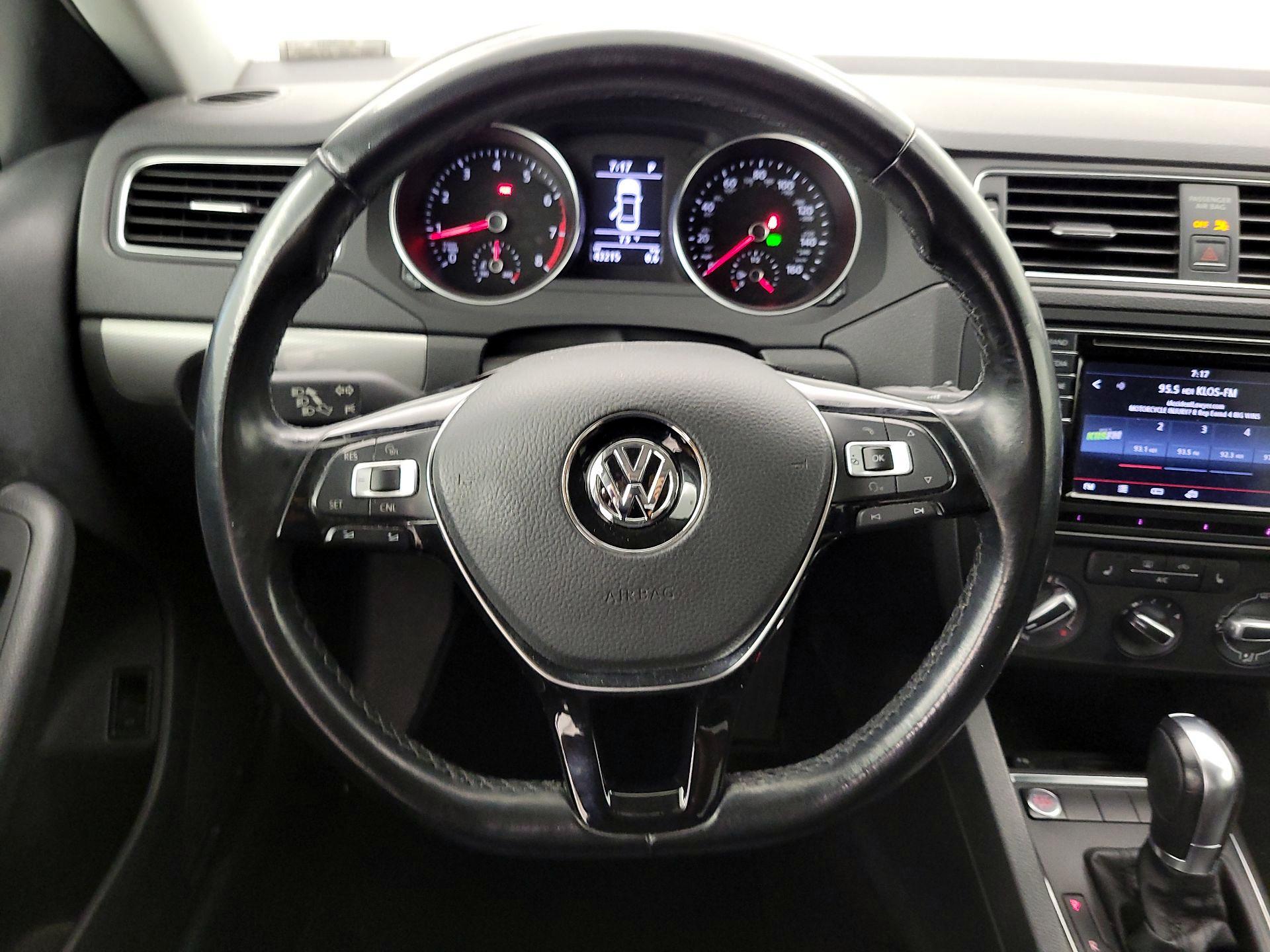Thumbnail: 2017 Volkswagen Jetta - 10