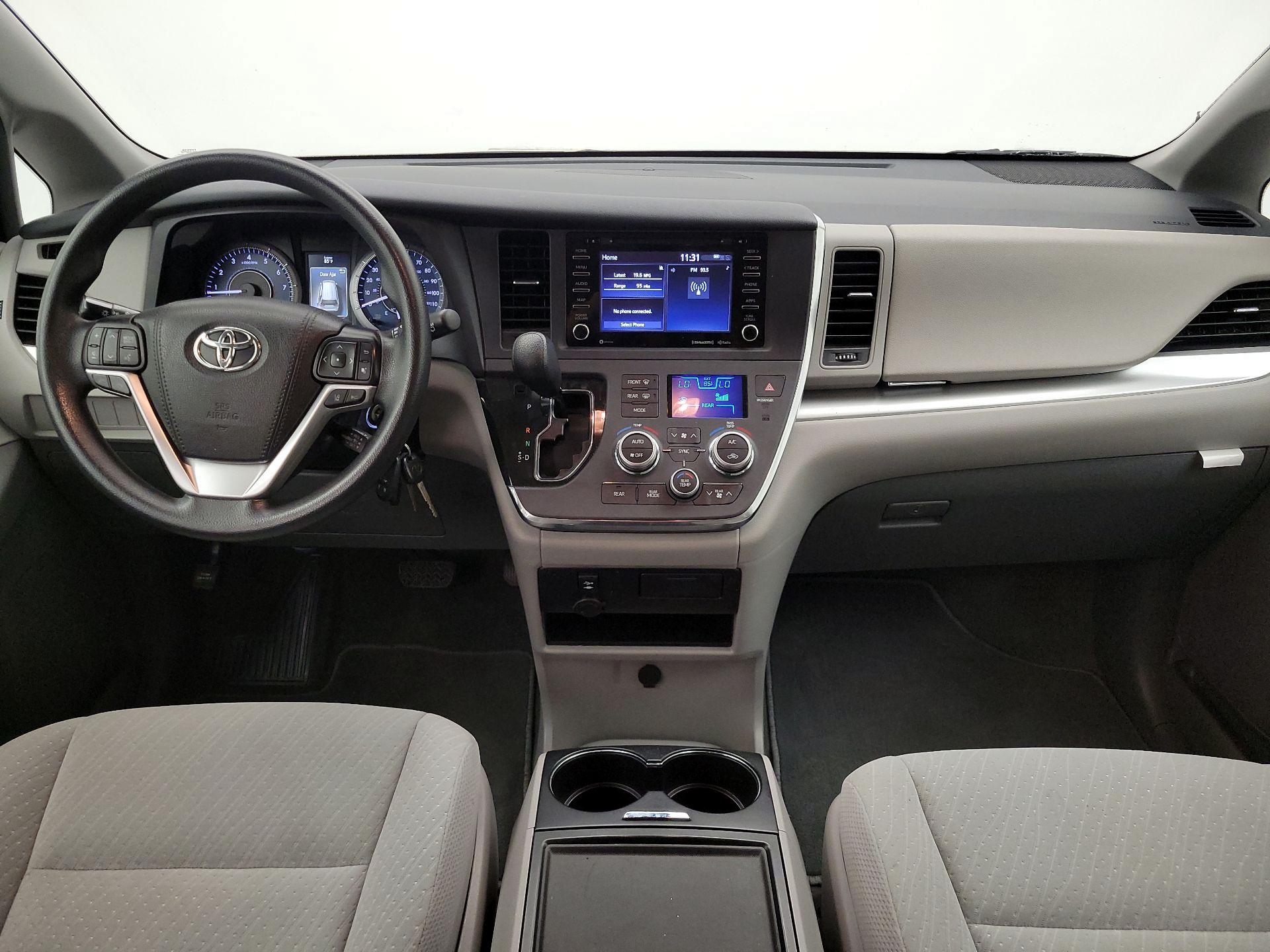Thumbnail: 2019 Toyota Sienna - 9
