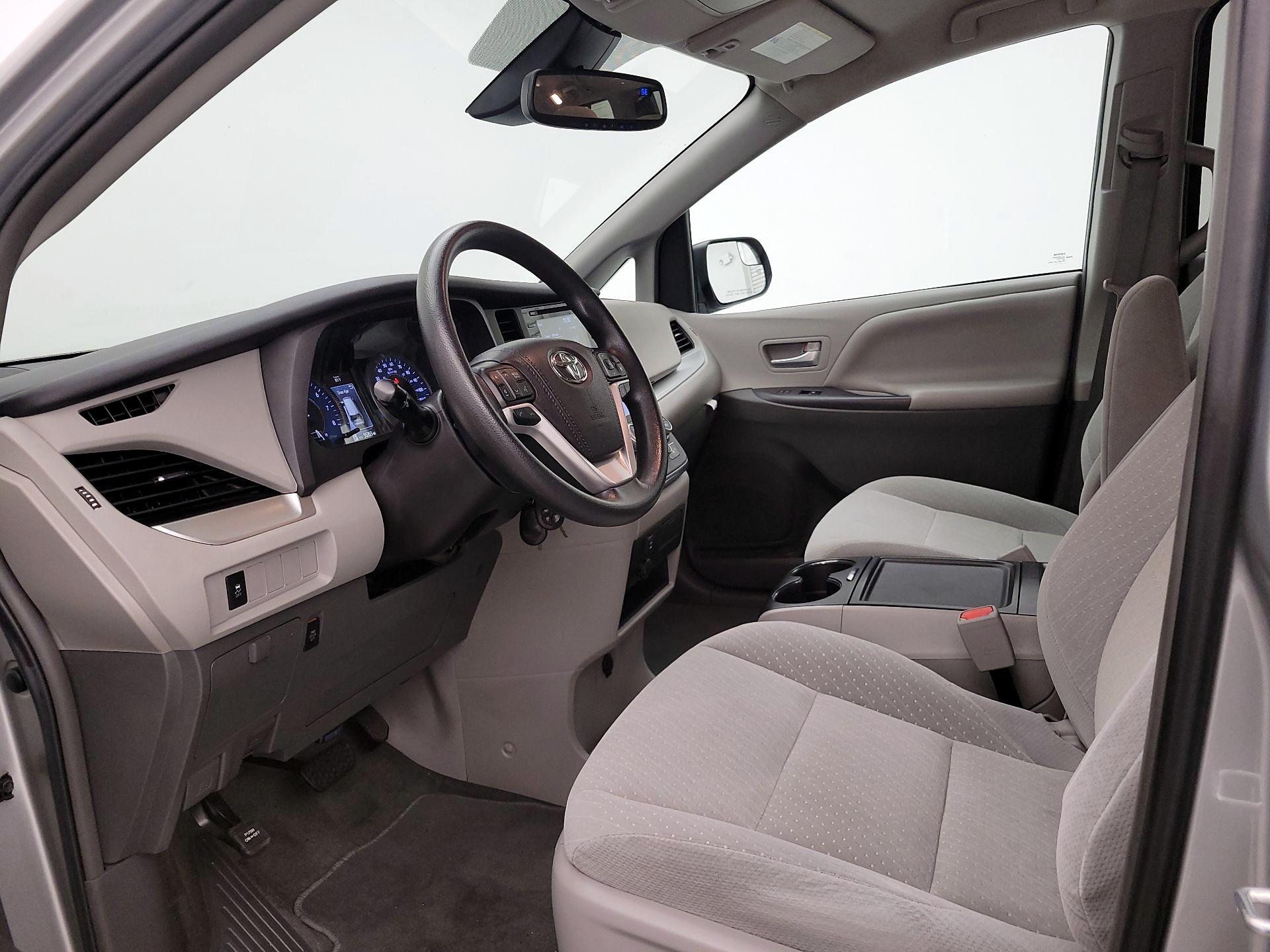 Thumbnail: 2019 Toyota Sienna - 11