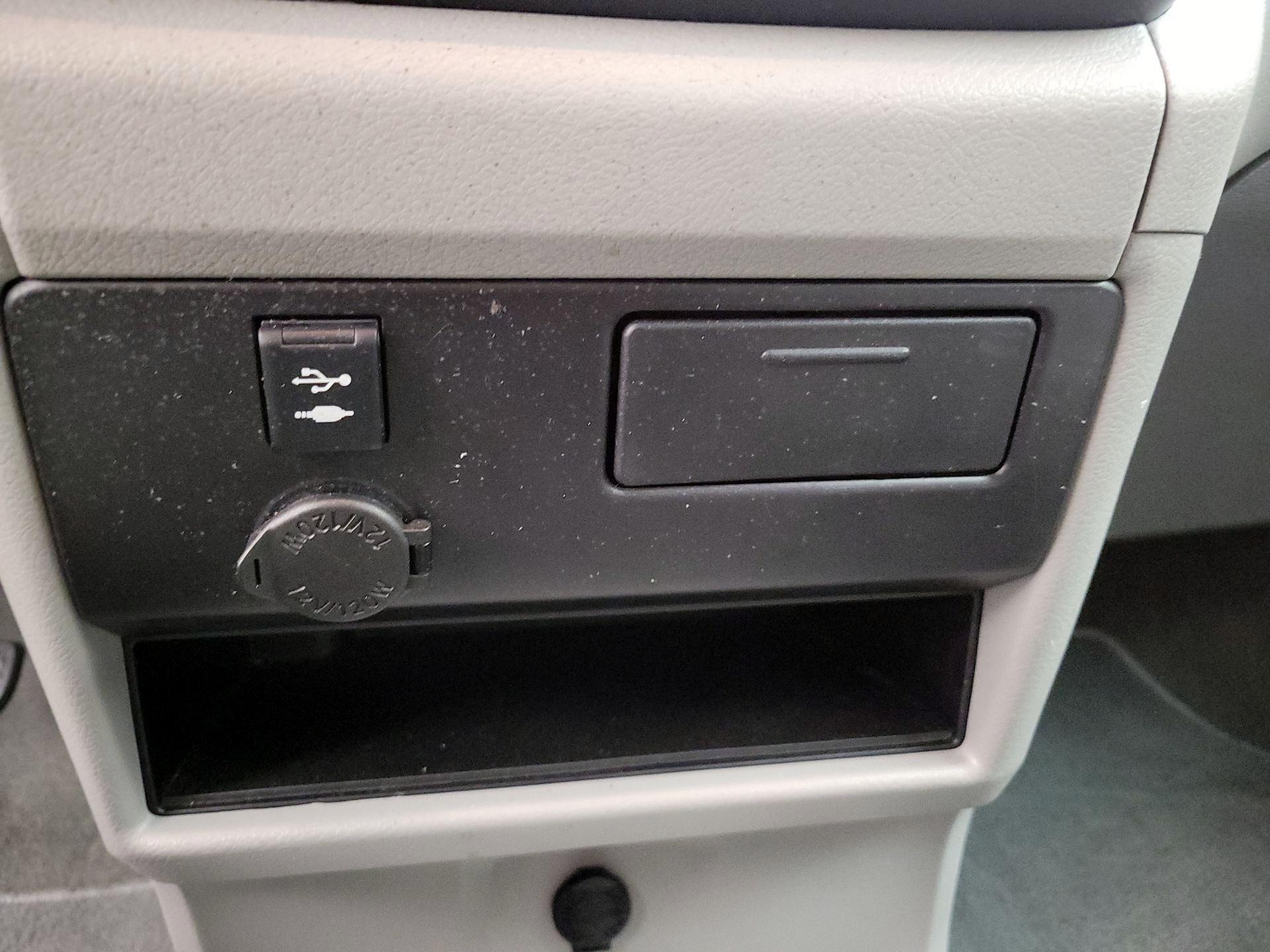 Thumbnail: 2019 Toyota Sienna - 18