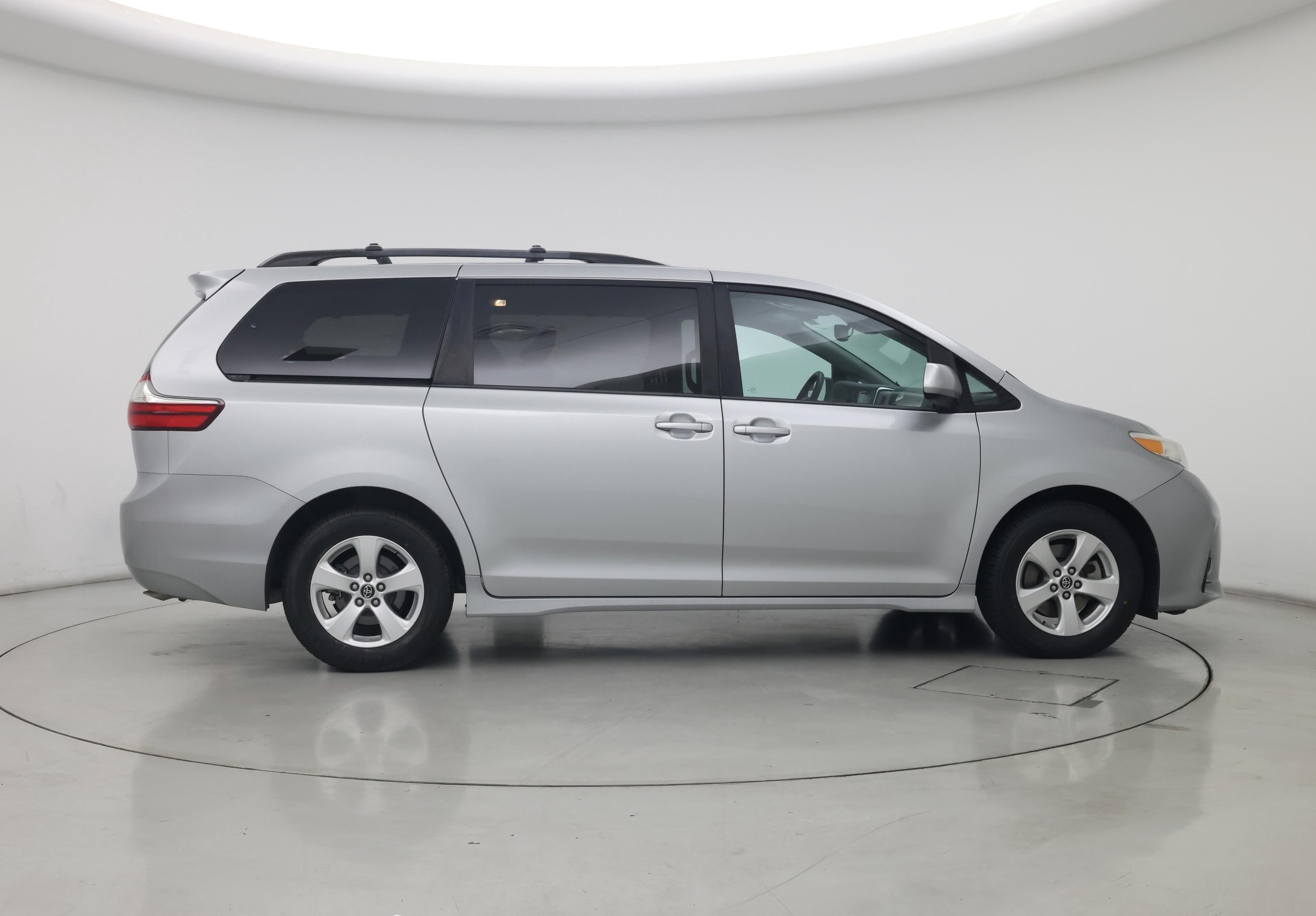 Thumbnail: 2019 Toyota Sienna - 7