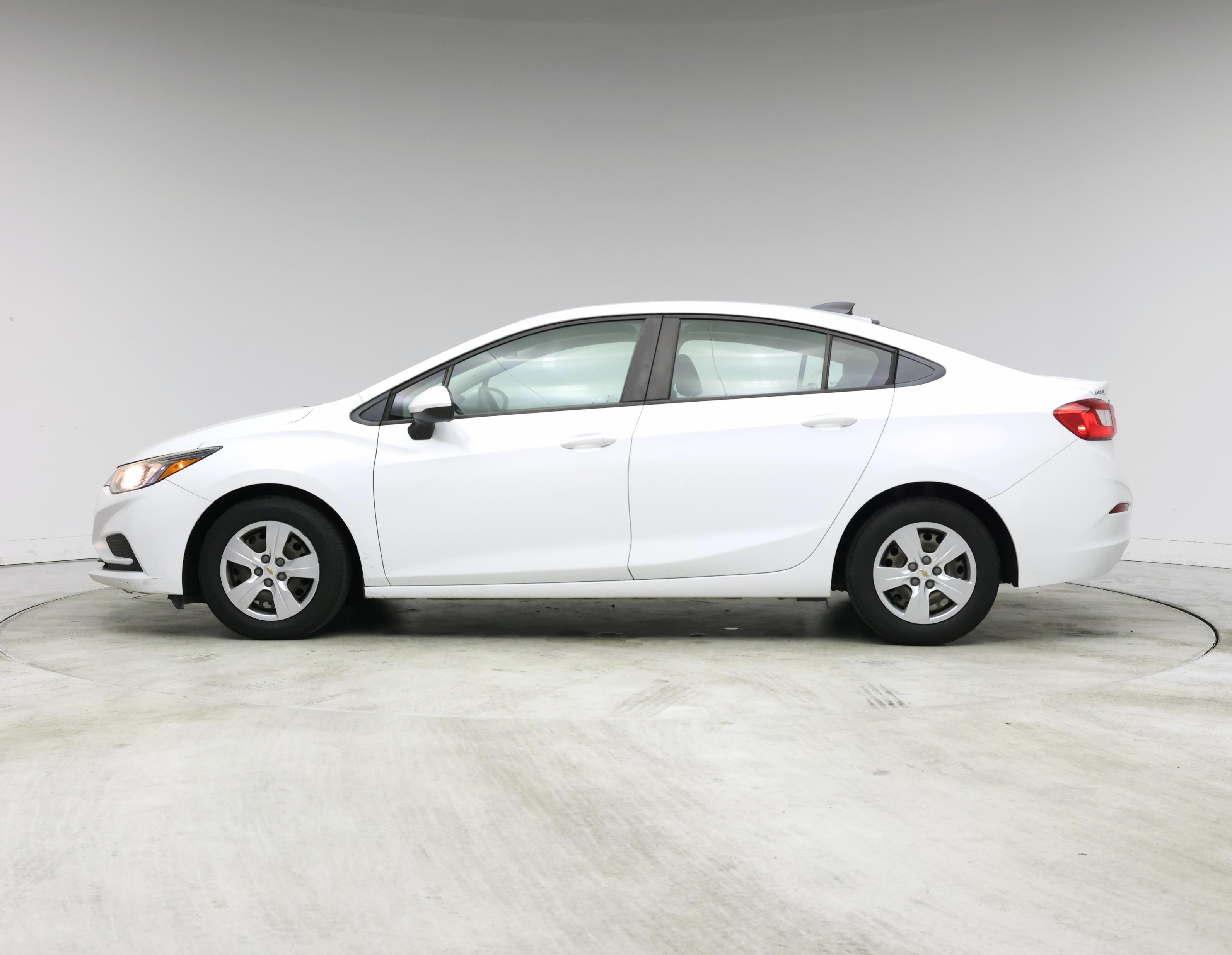 Thumbnail: 2016 Chevrolet Cruze - 3
