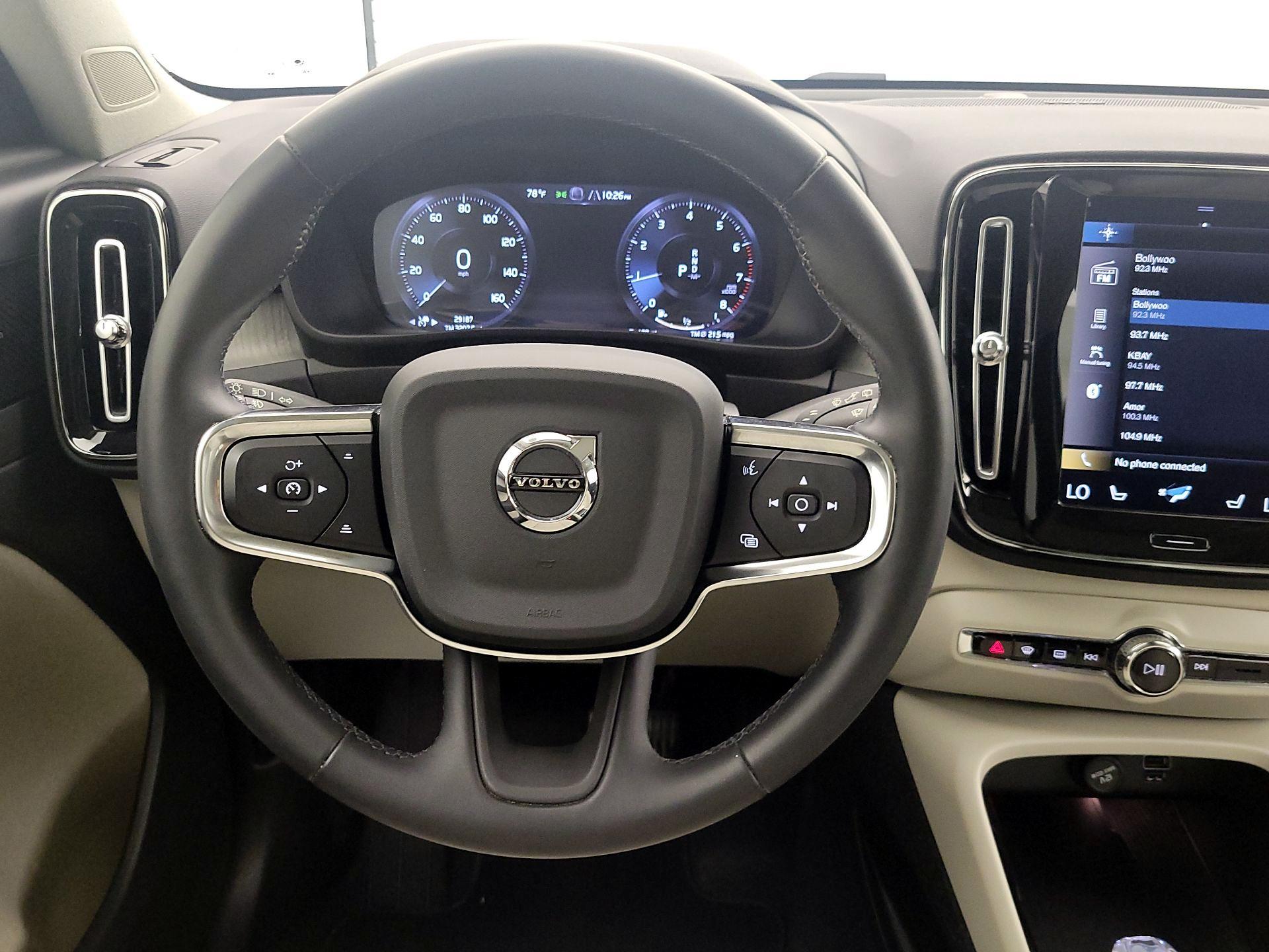 Thumbnail: 2022 Volvo XC40 - 10