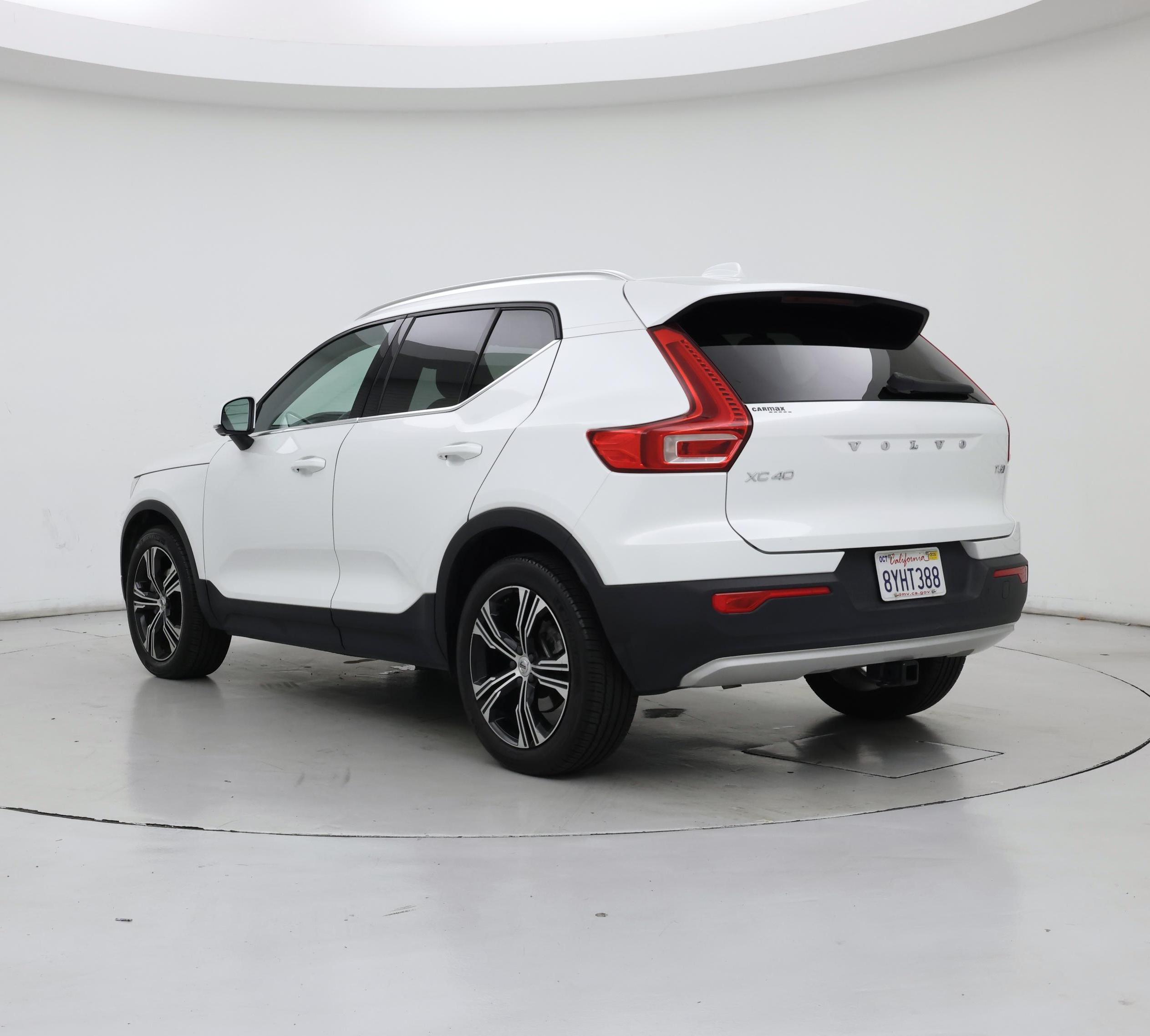 Thumbnail: 2022 Volvo XC40 - 2