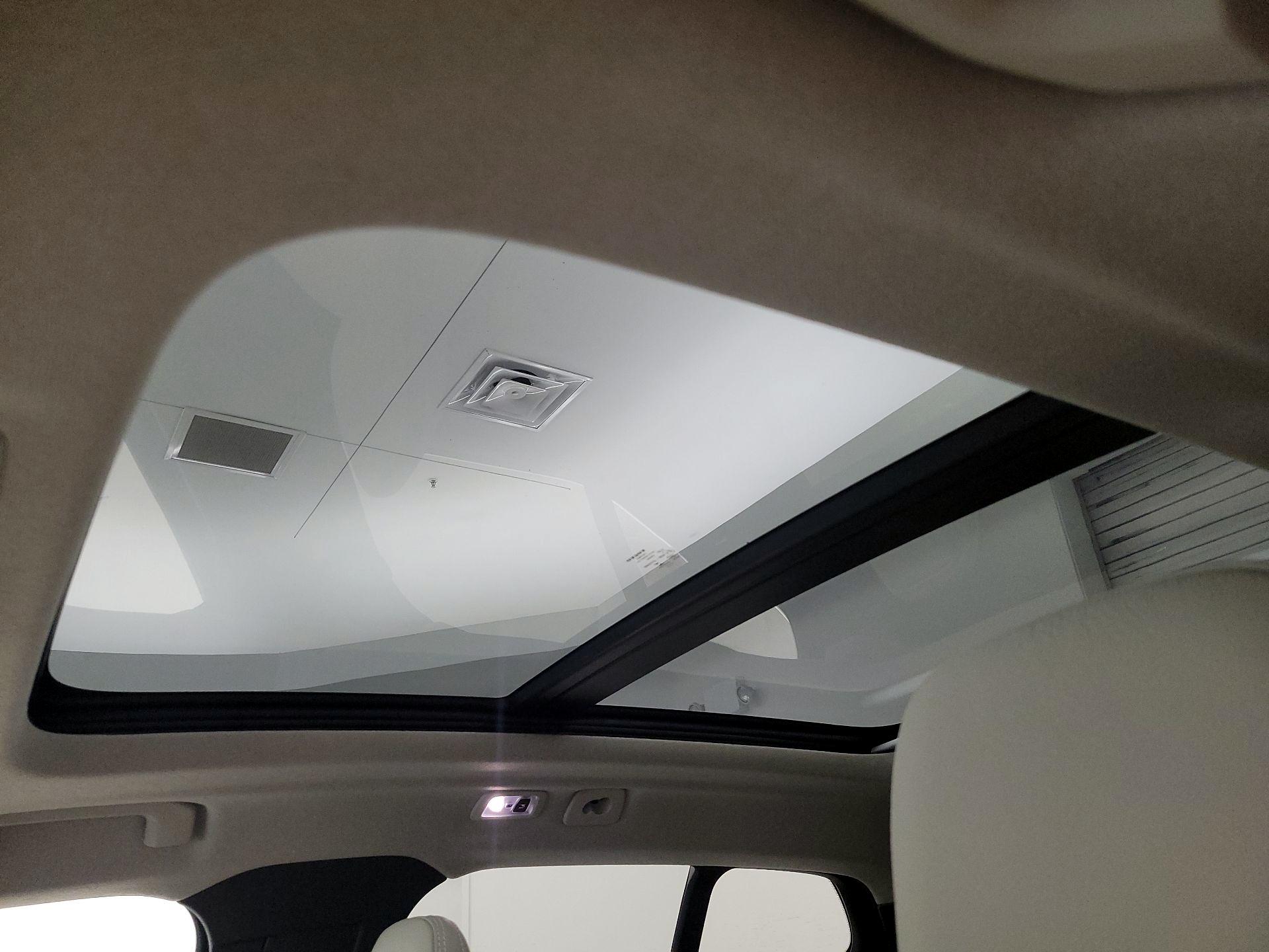 Thumbnail: 2022 Volvo XC40 - 20