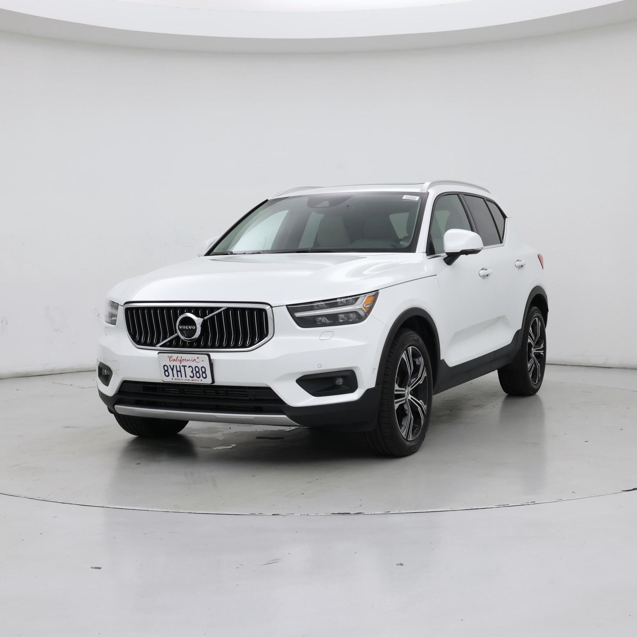 Thumbnail: 2022 Volvo XC40 - 4