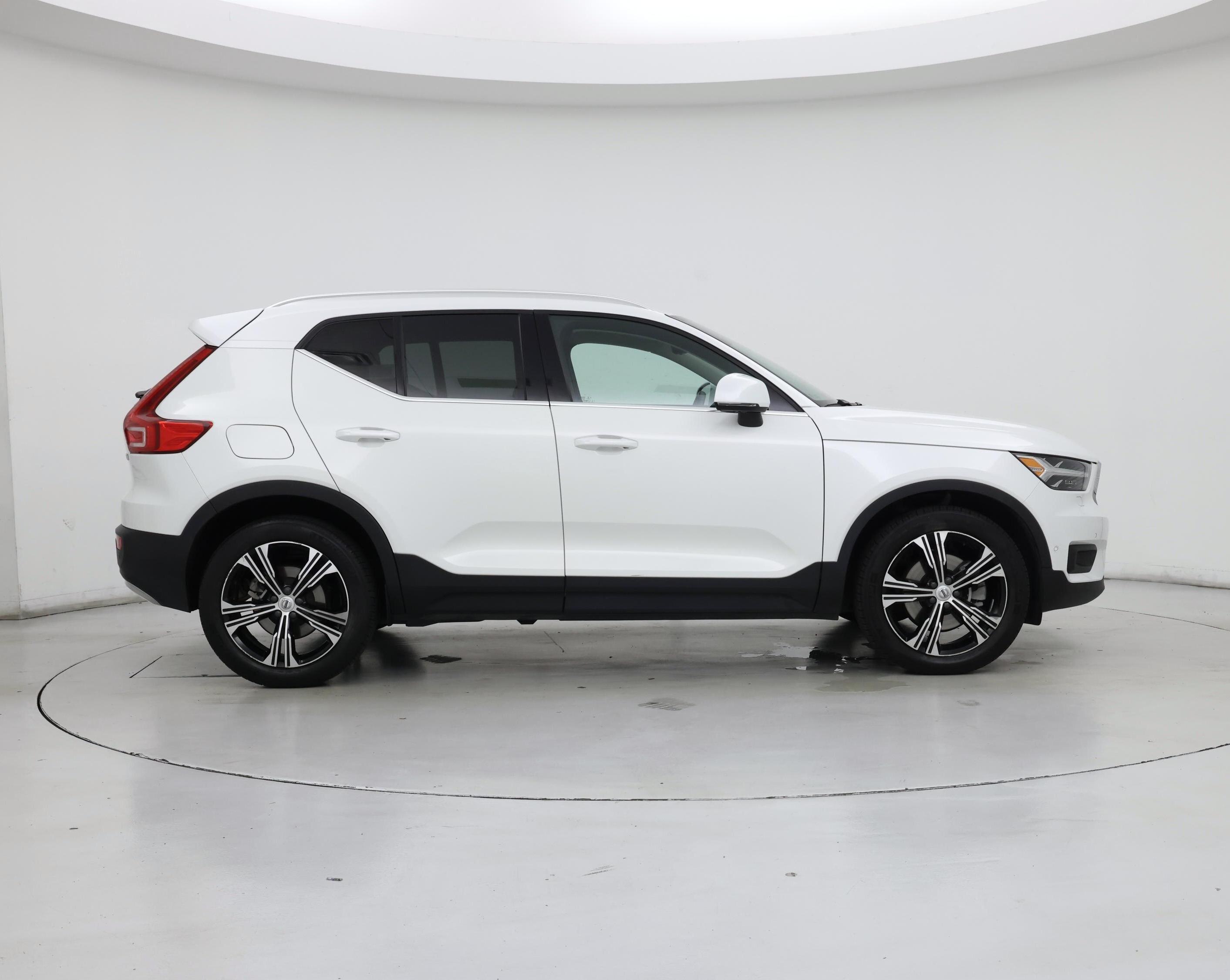 Thumbnail: 2022 Volvo XC40 - 7