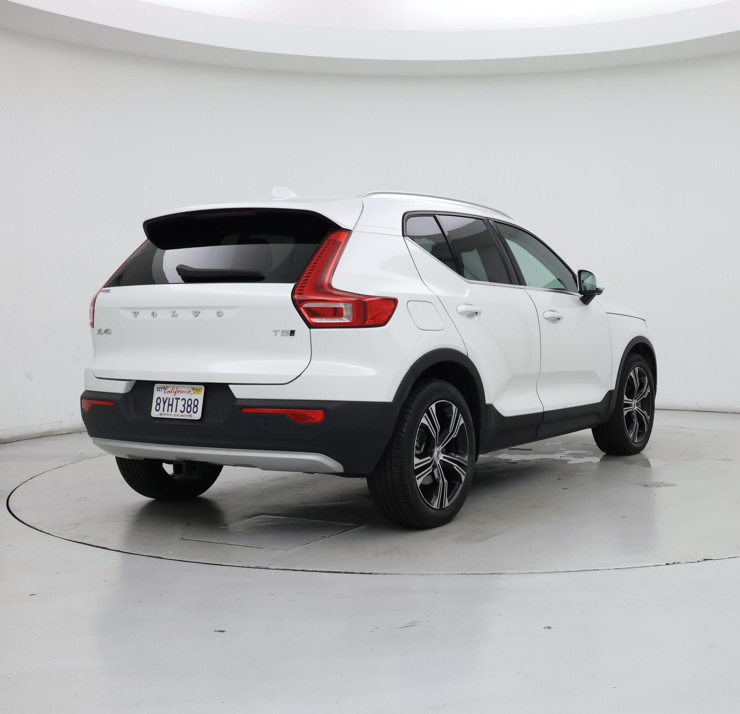 Thumbnail: 2022 Volvo XC40 - 8
