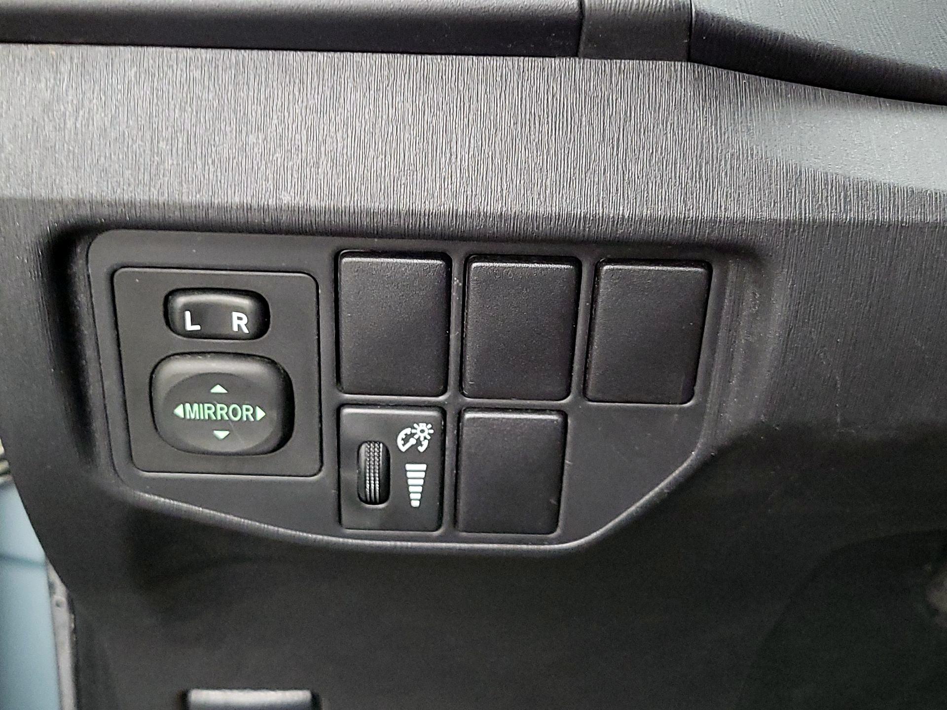 Thumbnail: 2015 Toyota Prius - 11