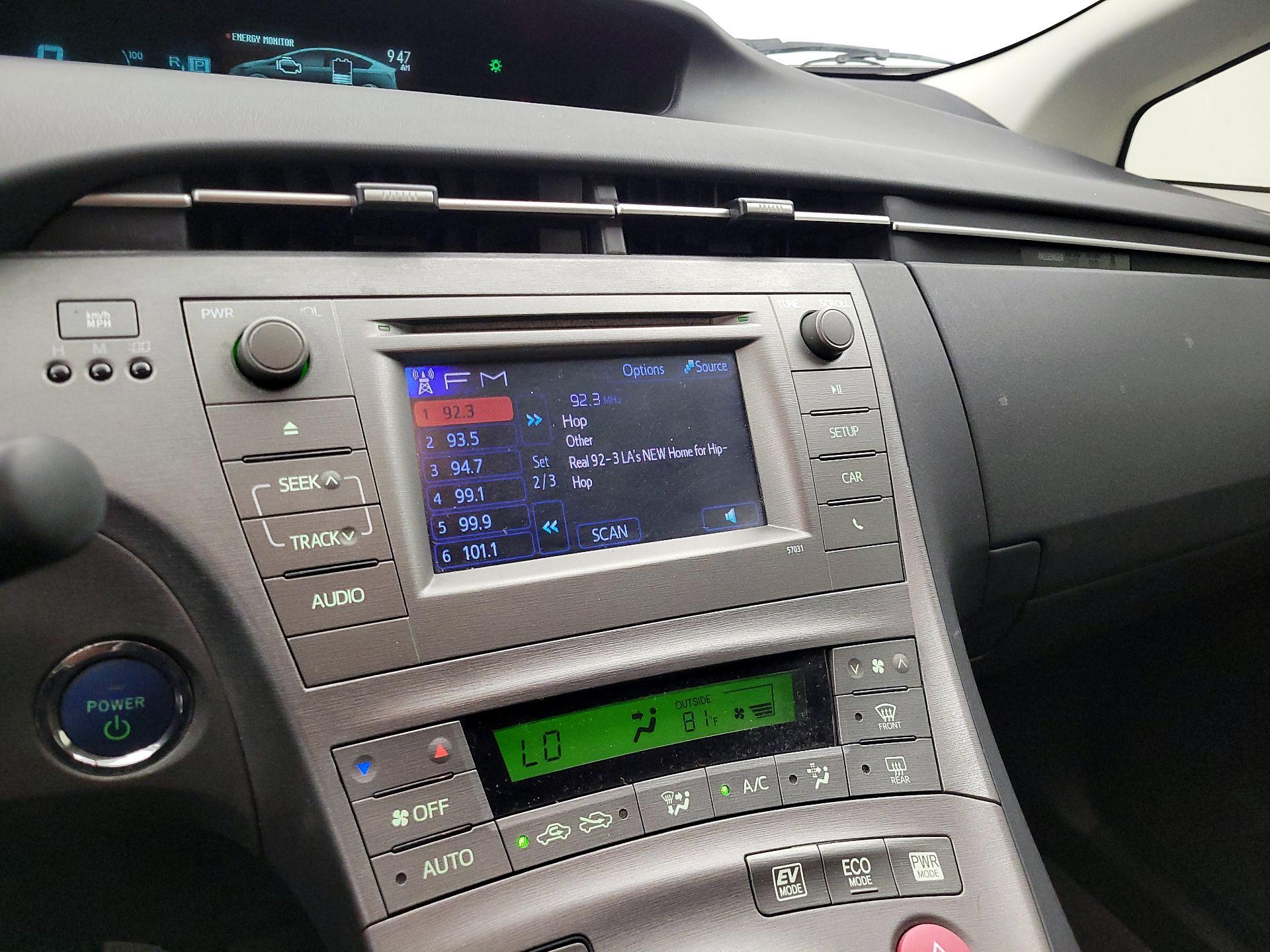 Thumbnail: 2015 Toyota Prius - 13
