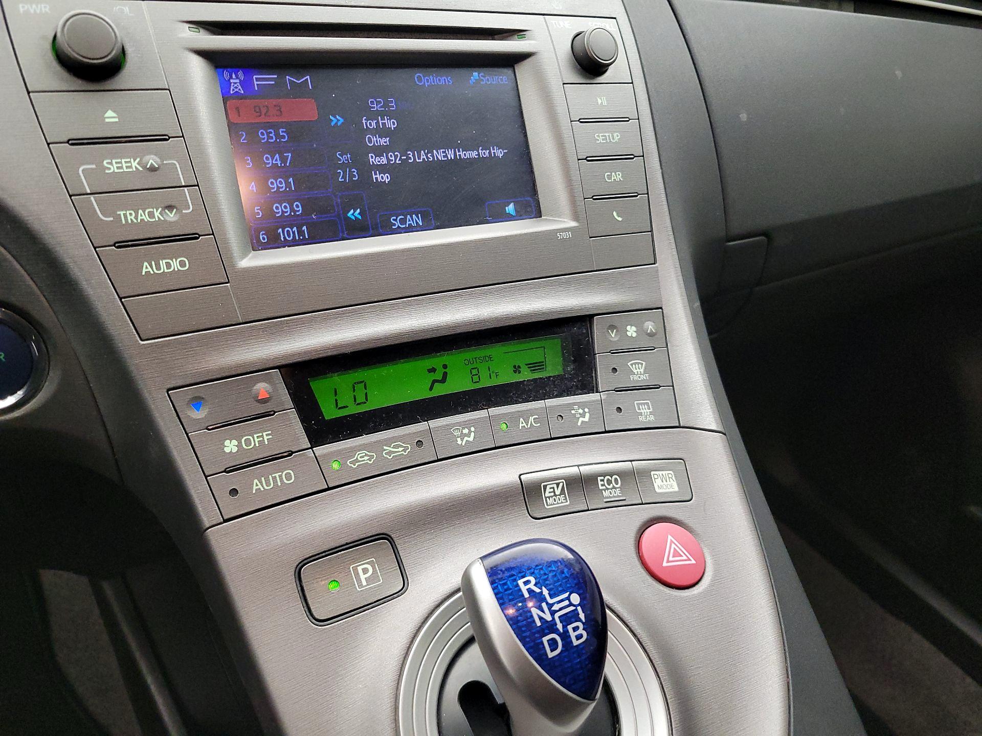 Thumbnail: 2015 Toyota Prius - 14