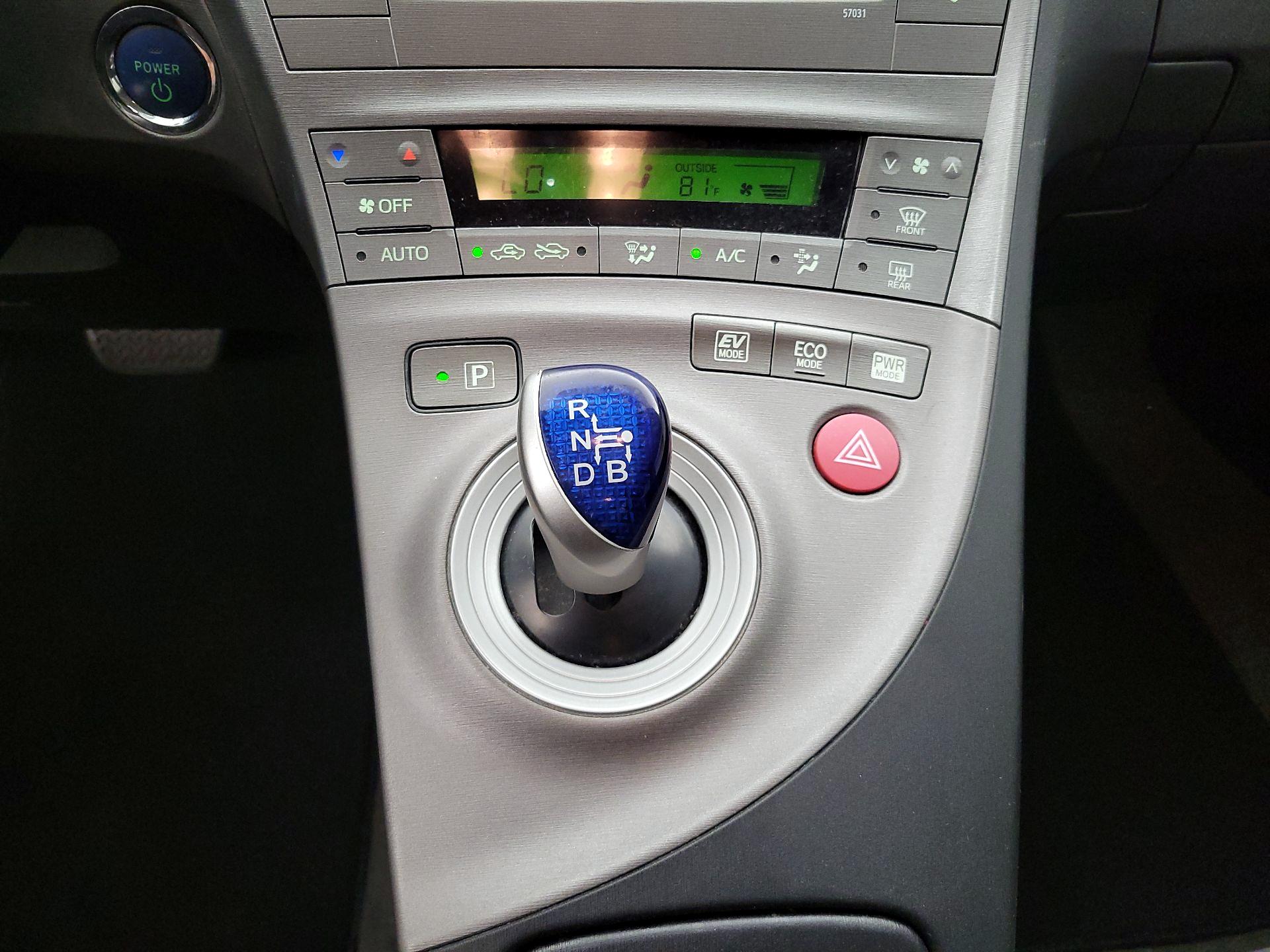Thumbnail: 2015 Toyota Prius - 15